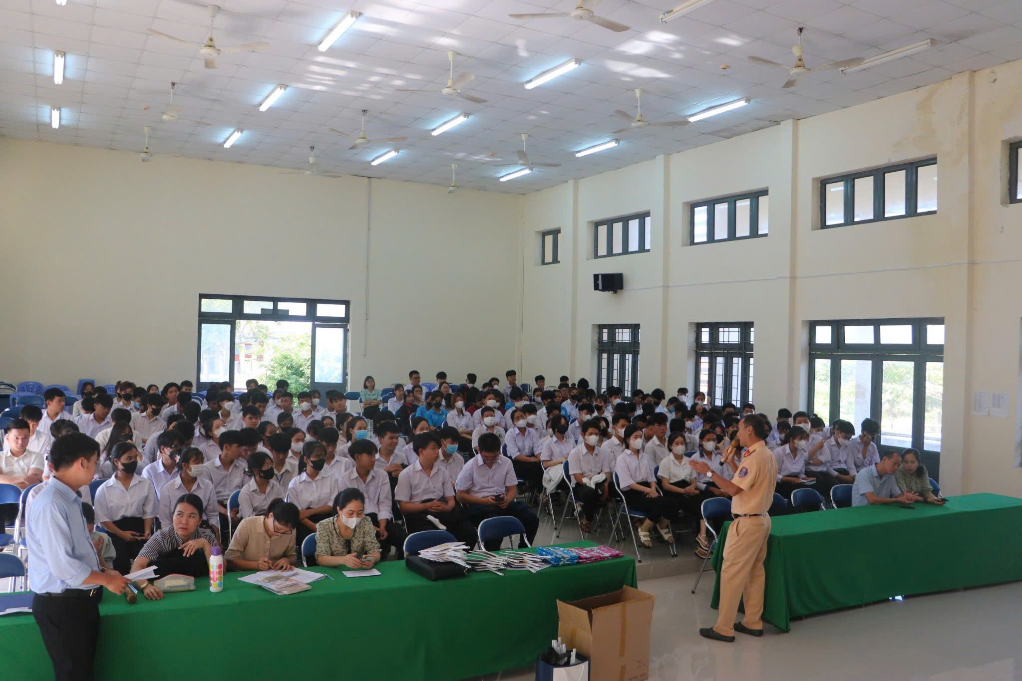 Bảo đảm trật tự, an toàn giao thông trong dịp Lễ 2-9 và tháng cao điểm an toàn giao thông cho học sinh đến trường