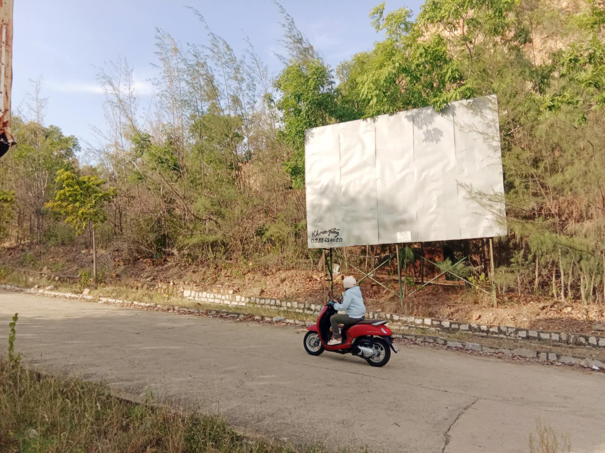 Bảng tuyên truyền không còn nội dung