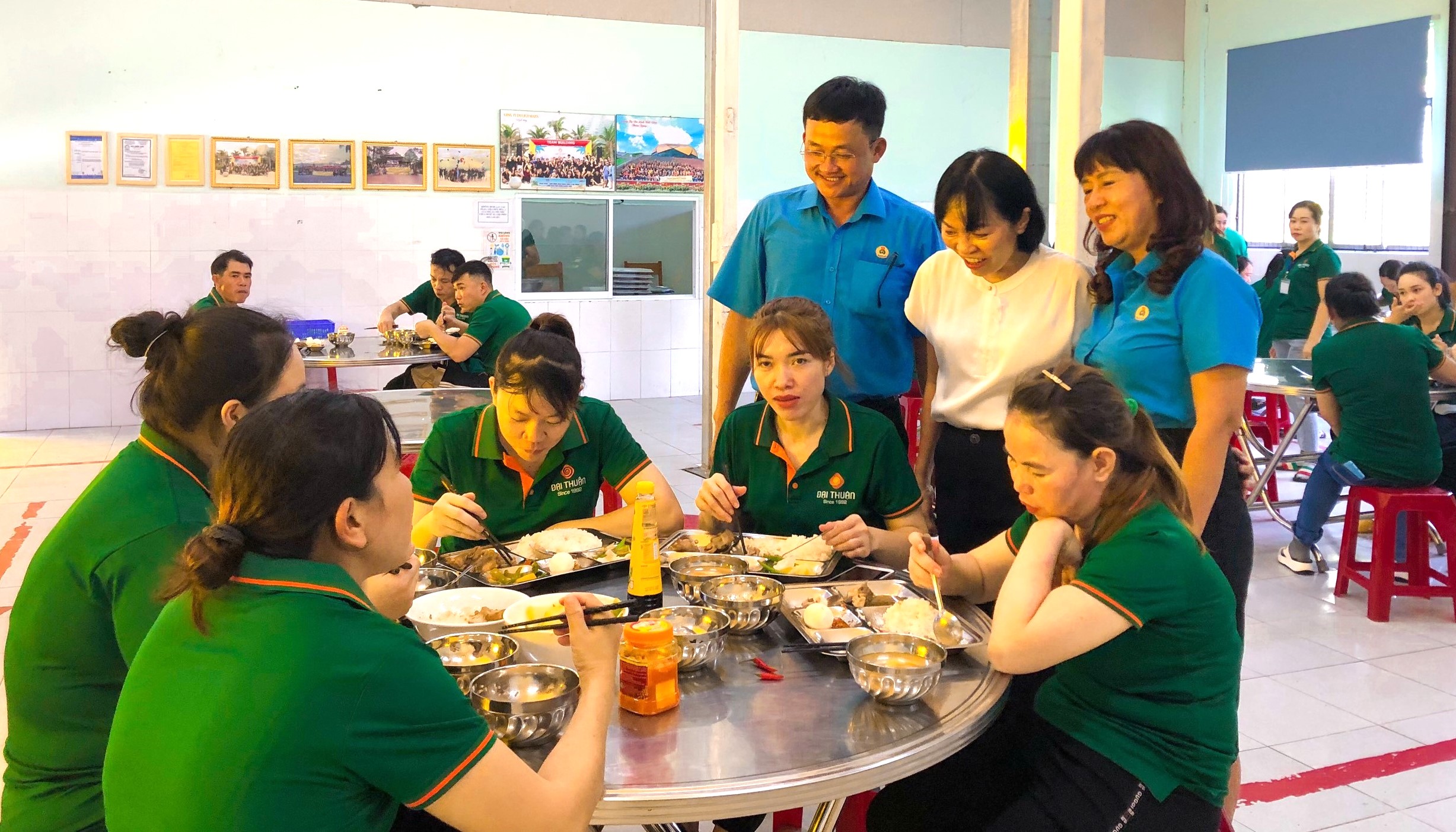 Đầm ấm “Bữa cơm công đoàn”