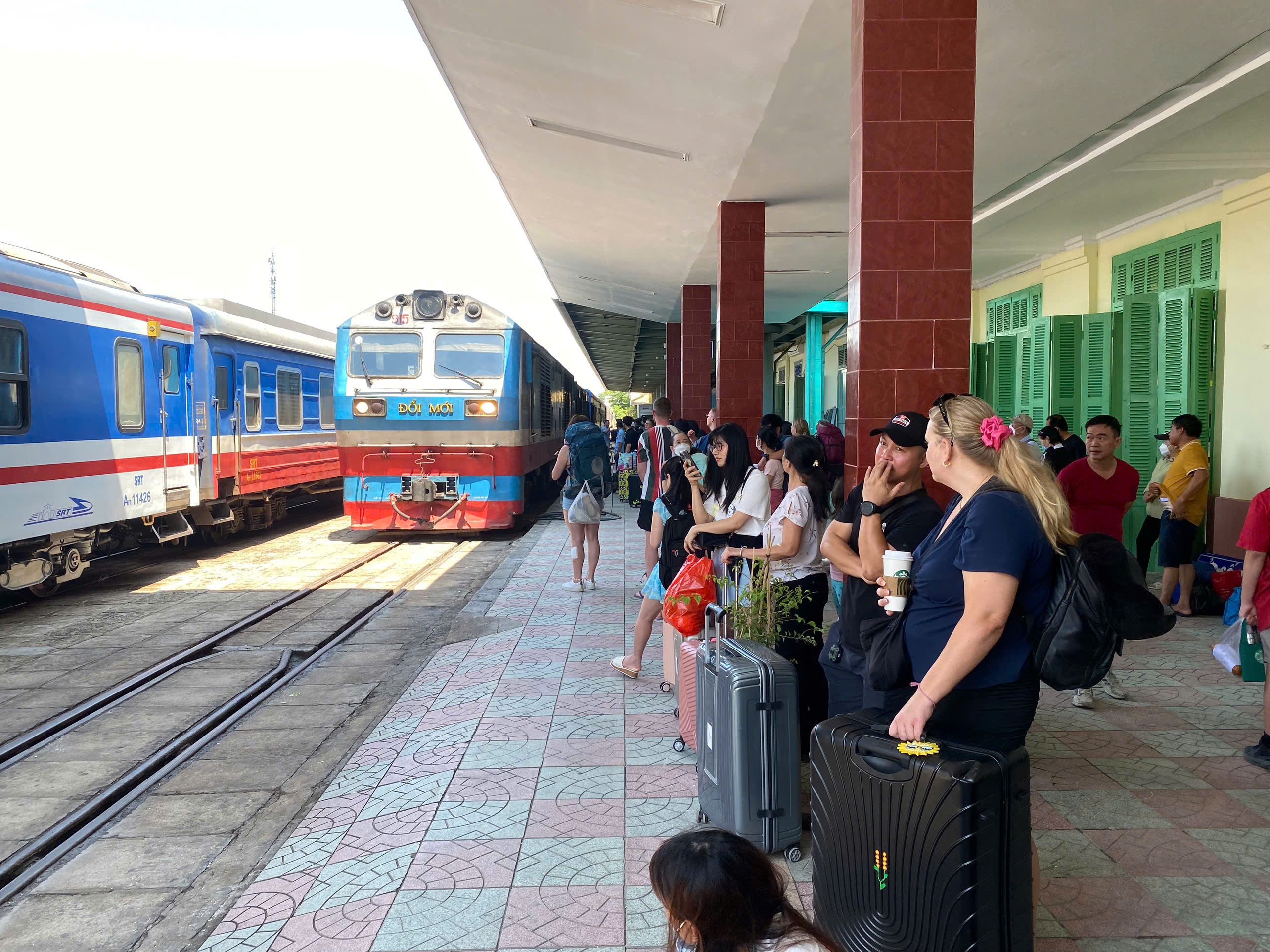 Không để khan hiếm vé tàu, xe dịp lễ