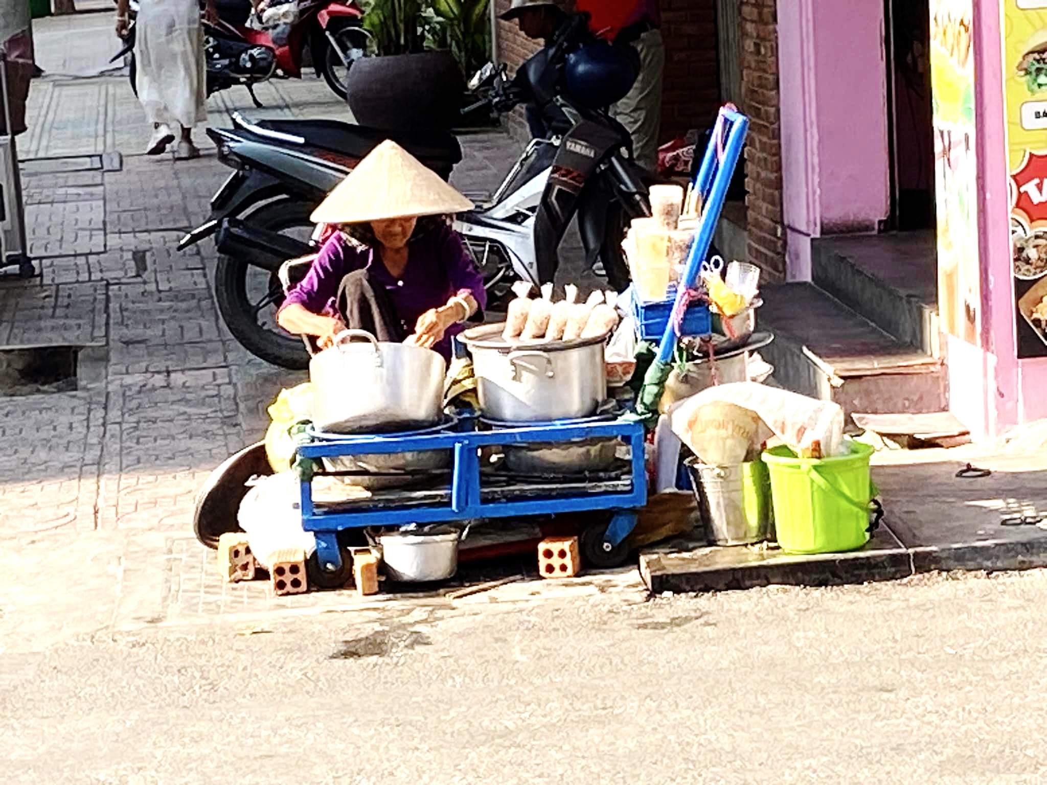 Ở phố có những người già