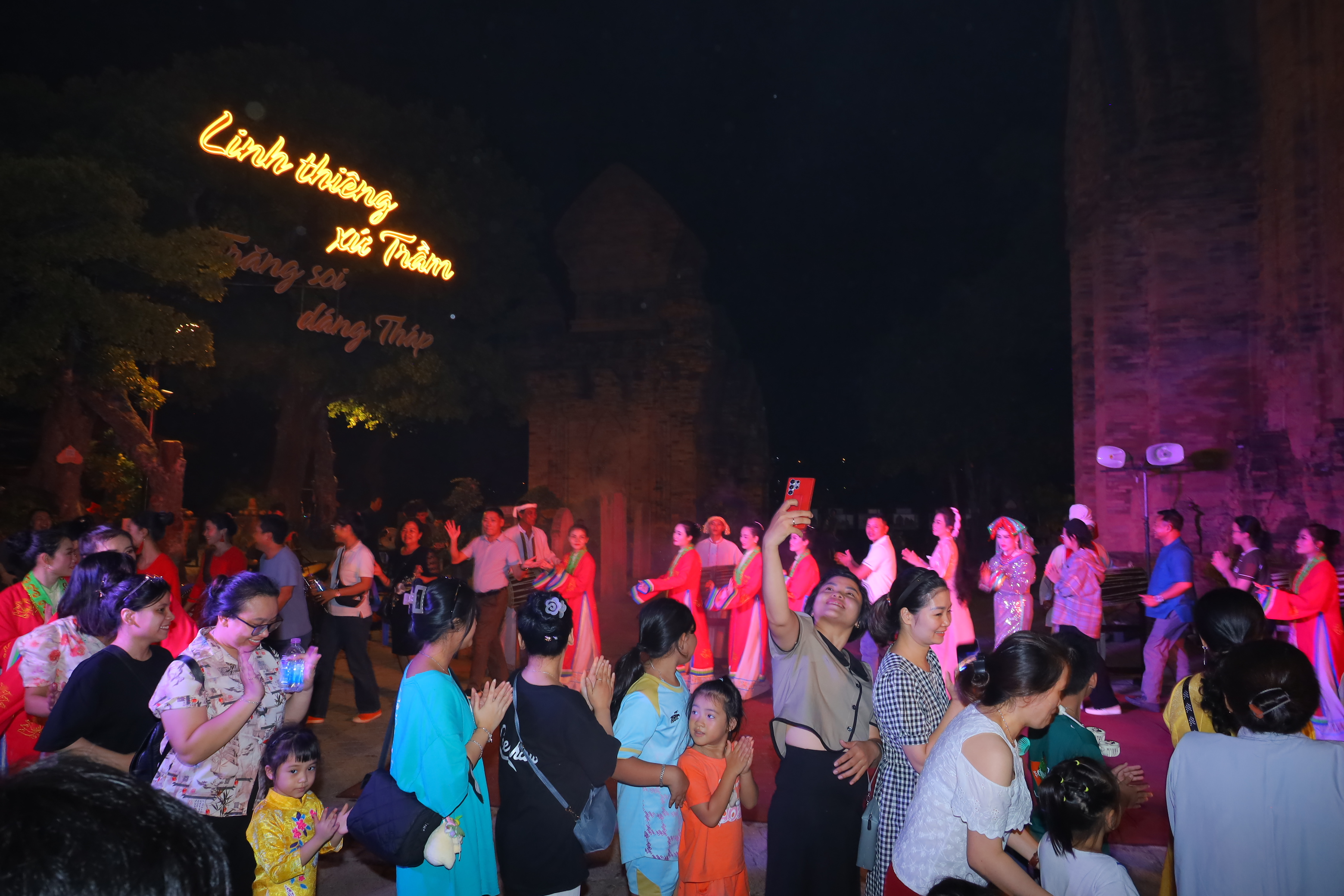 CHÀO MỪNG HỘI NGHỊ VĂN HÓA TỈNH KHÁNH HÒA NĂM 2024: Phát huy giá trị di sản văn hóa trong phát triển du lịch