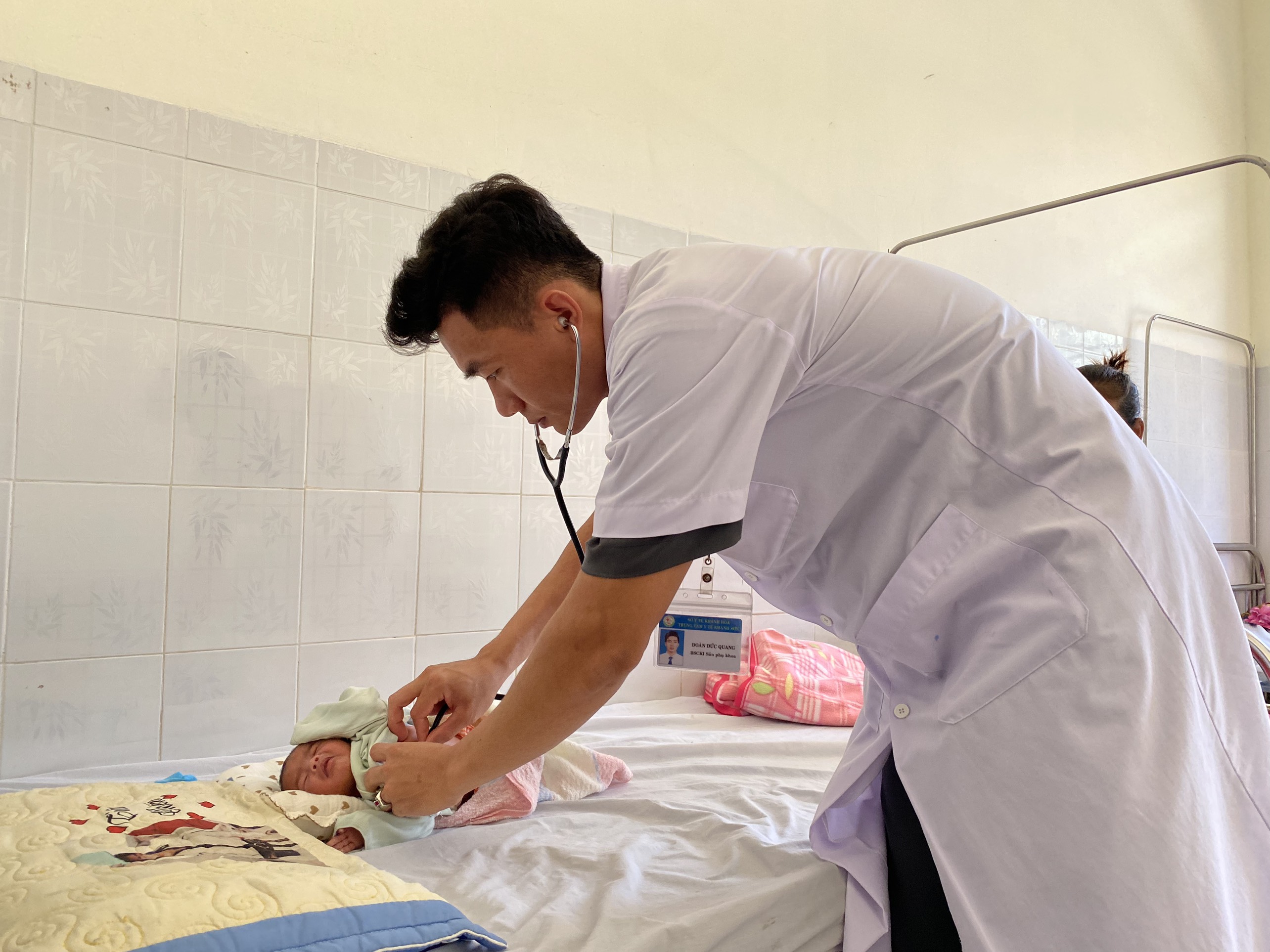 Nuôi con bằng sữa mẹ: Nguồn dinh dưỡng cho trẻ phát triển toàn diện