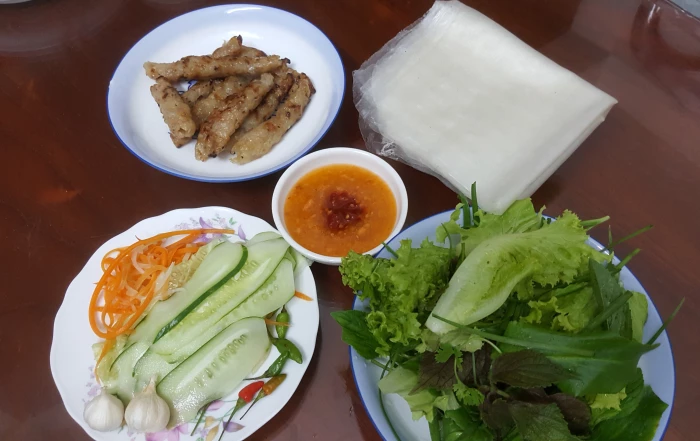 Ra chợ mà coi