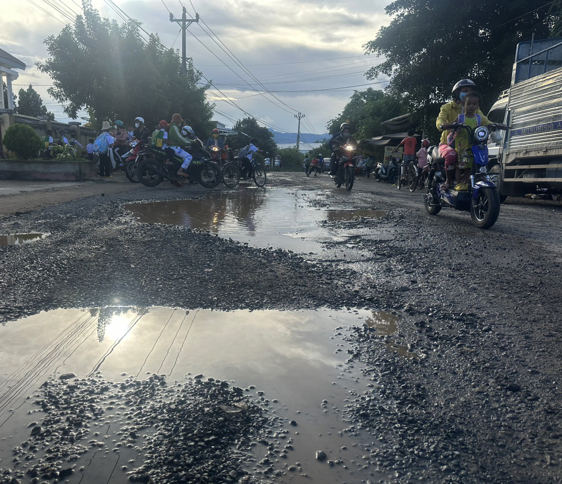 Tỉnh lộ 9 đoạn Sơn Bình - Sơn Lâm bị xuống cấp: Đang triển khai sửa chữa 