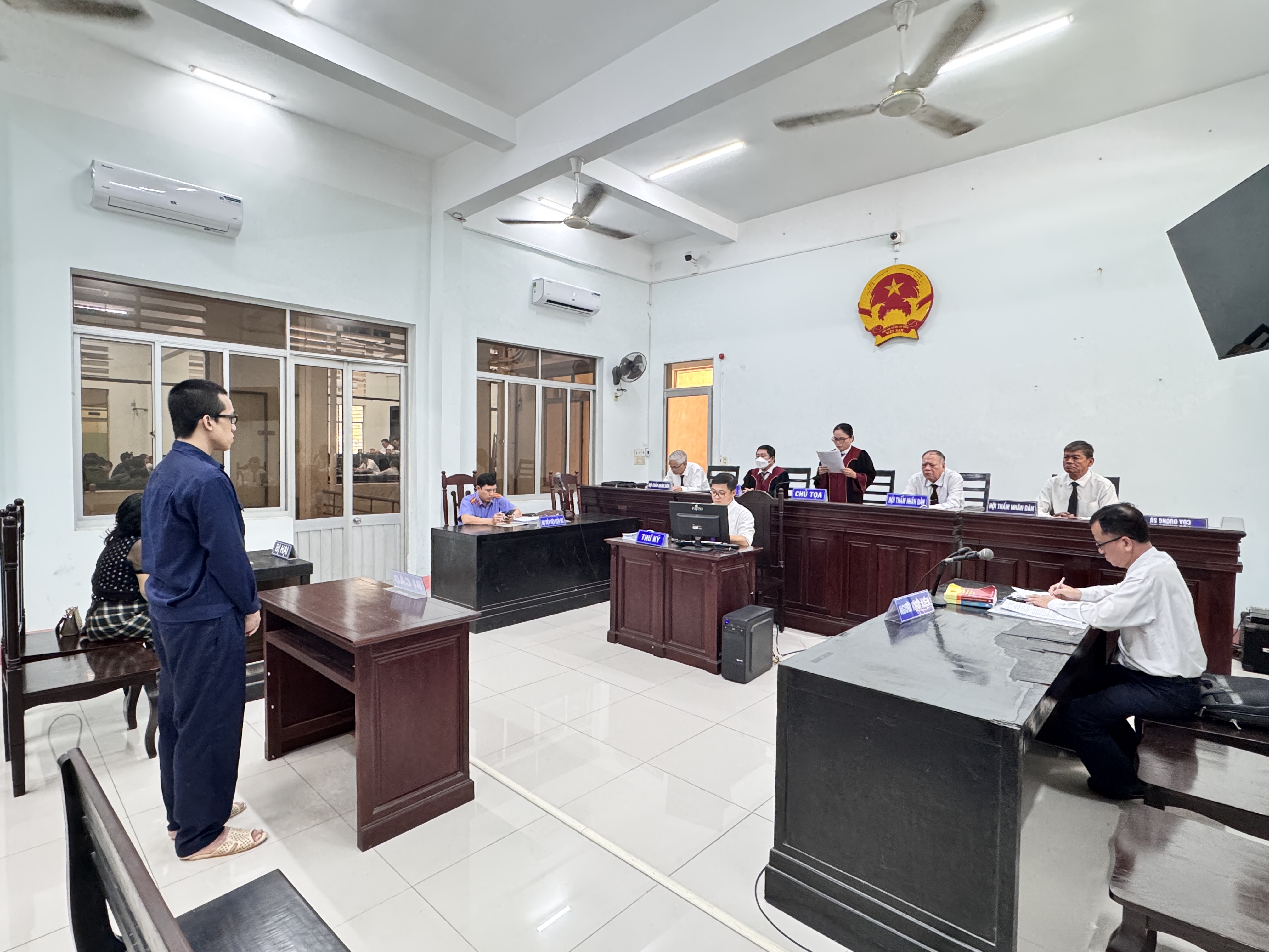 Vụ lừa đảo 12,8 tỷ đồng ở Nha Trang: Tòa trả hồ sơ yêu cầu xác định đồng phạm