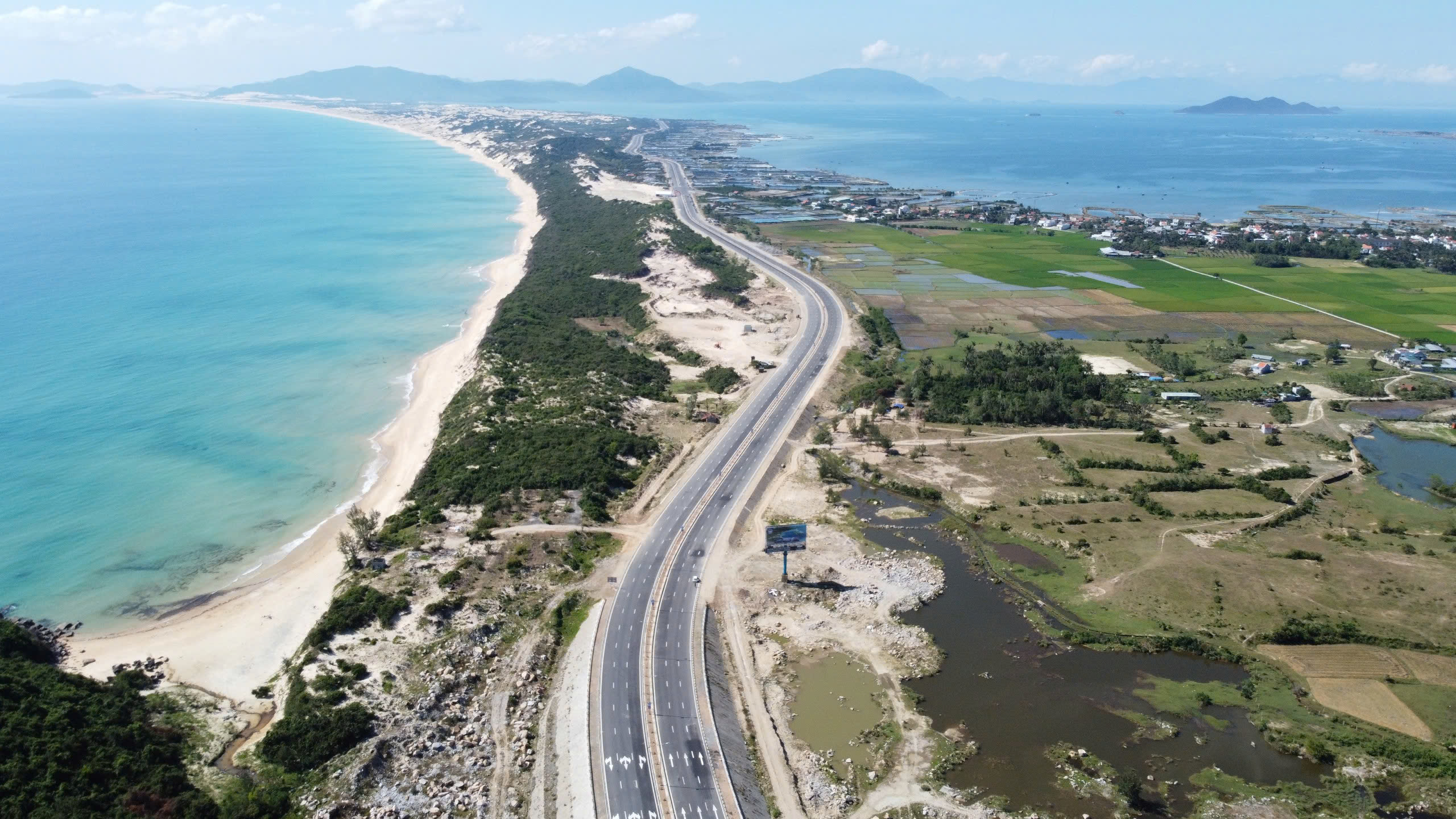 HĐND tỉnh Khánh Hòa: Thông qua chủ trương đầu tư Dự án Đường giao thông Cảng trung chuyển quốc tế Vân Phong giai đoạn 2