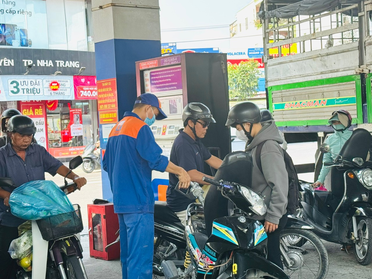 Đảm bảo cung ứng xăng, dầu cho sản xuất, kinh doanh và tiêu dùng