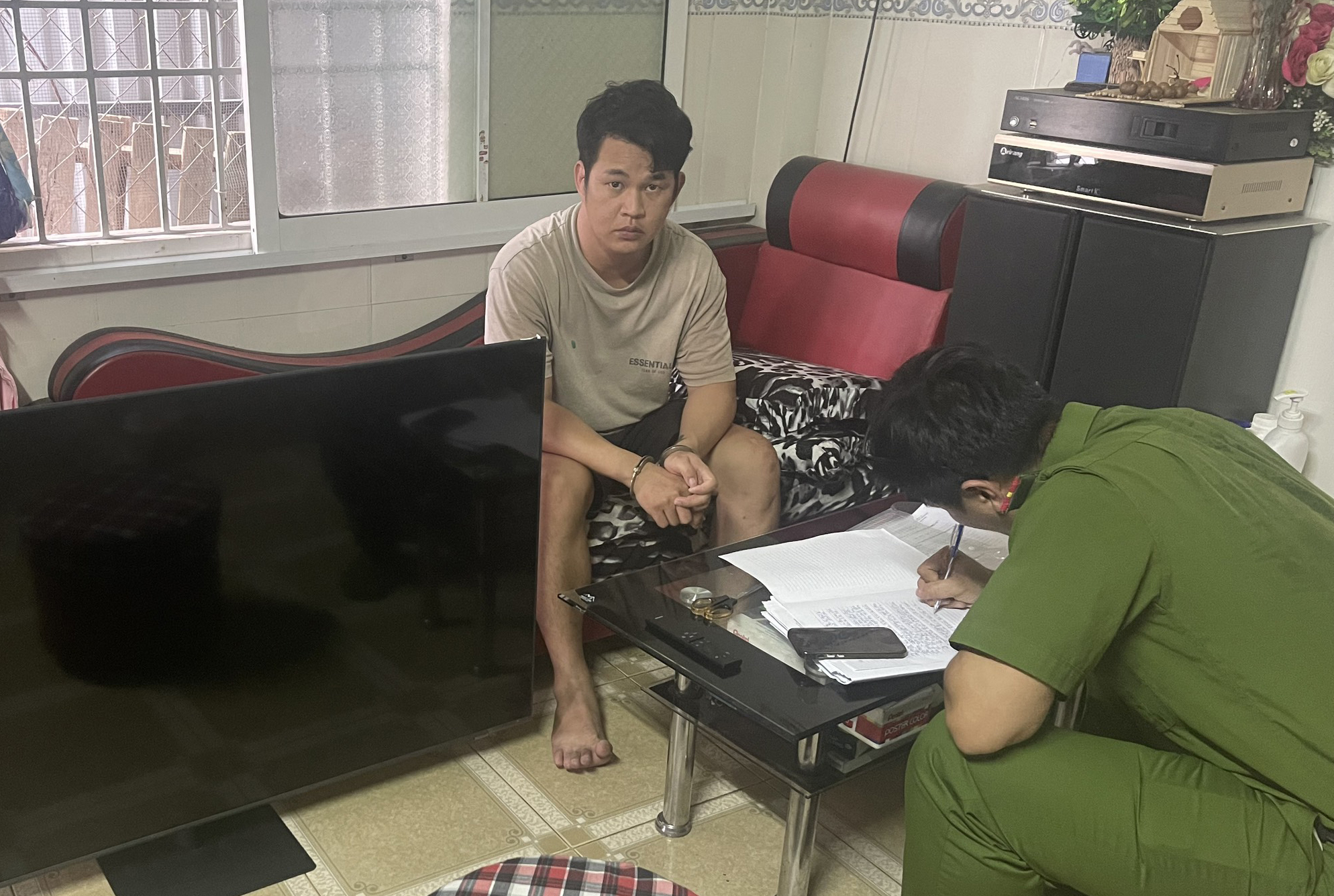 Thuê xe ô tô để đi trộm cắp tài sản 