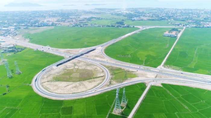 Chào mừng Đại hội đại biểu Đảng bộ tỉnh Khánh Hòa lần thứ I, nhiệm kỳ 2025 - 2030: Phát triển xã Vạn Ninh và khu vực lân cận trở thành đô thị du lịch biển cao cấp