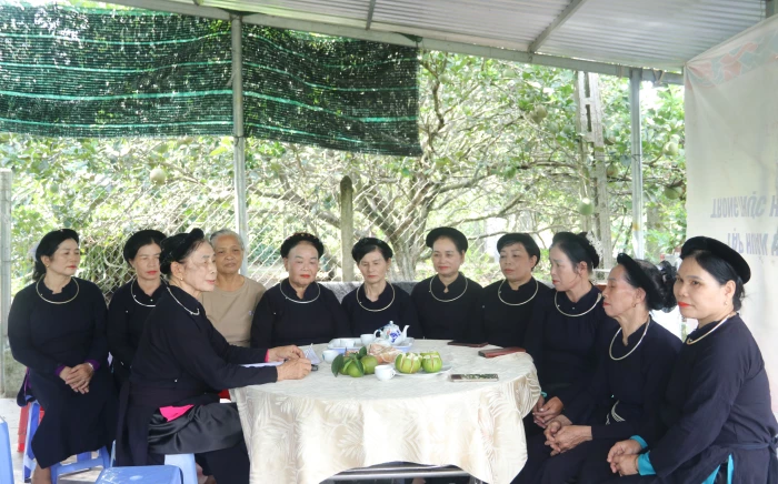 Giữ điệu hát then 