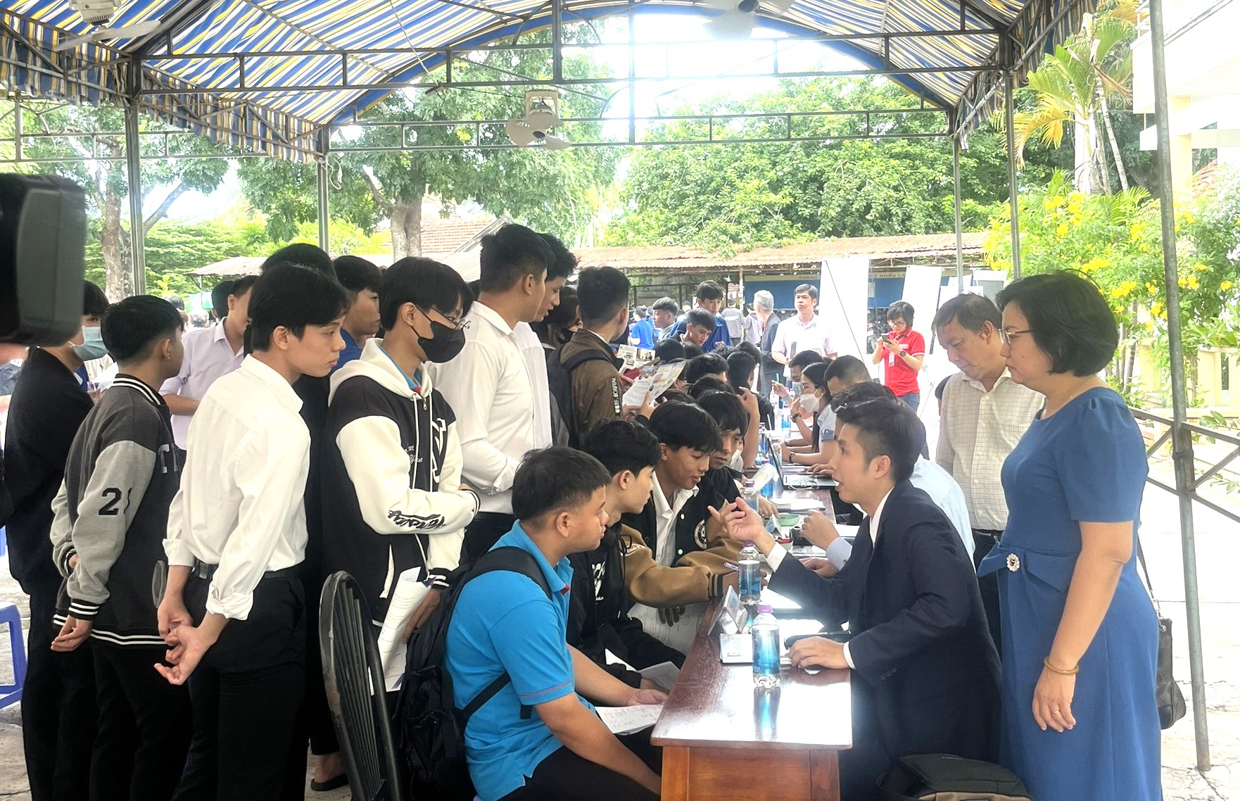 Tăng cường kết nối cung - cầu lao động