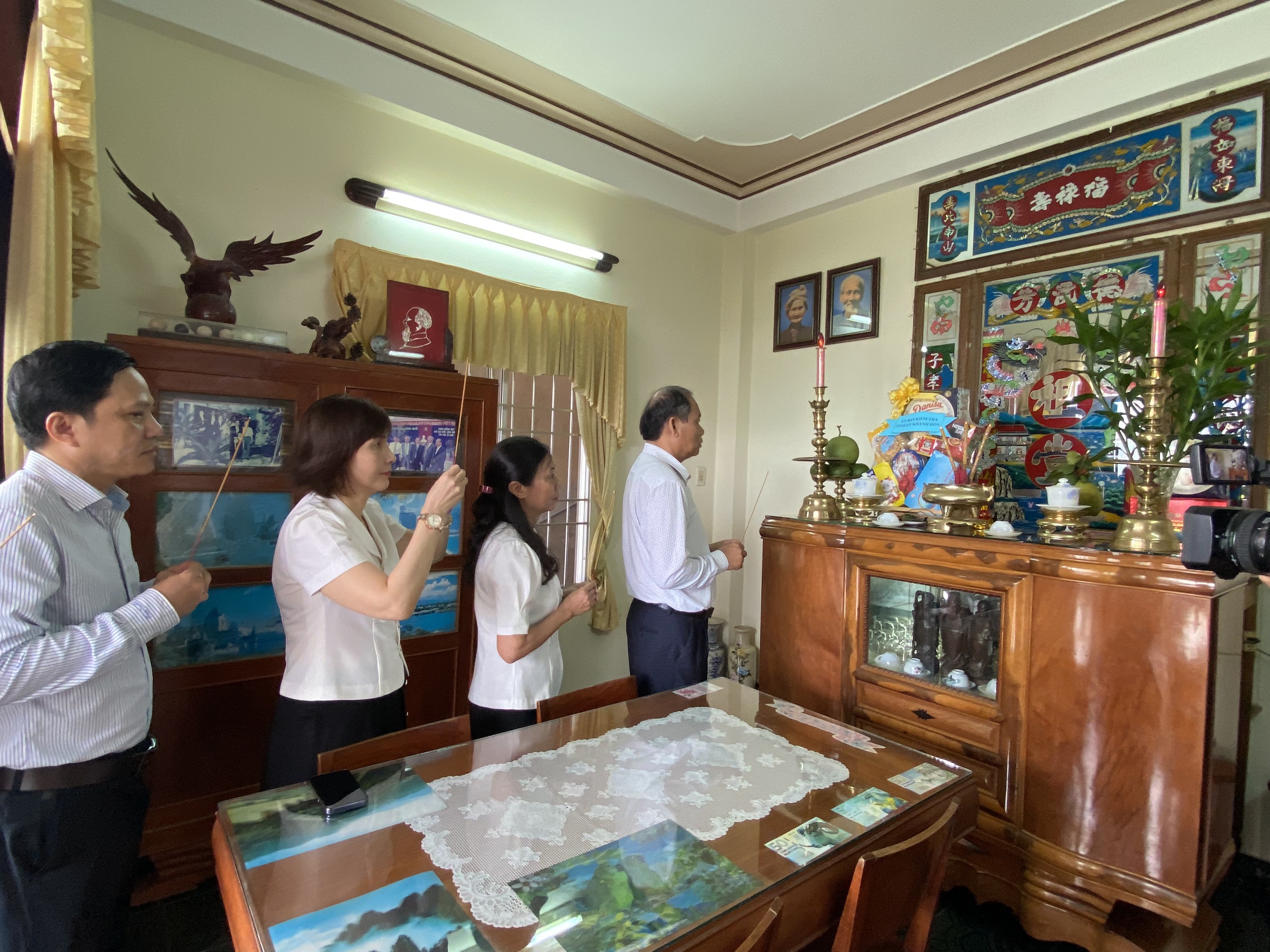 Thường trực Ủy ban Kiểm tra Tỉnh ủy: Thăm gia đình các vị nguyên Chủ nhiệm Ủy ban Kiểm tra Tỉnh ủy đã từ trần