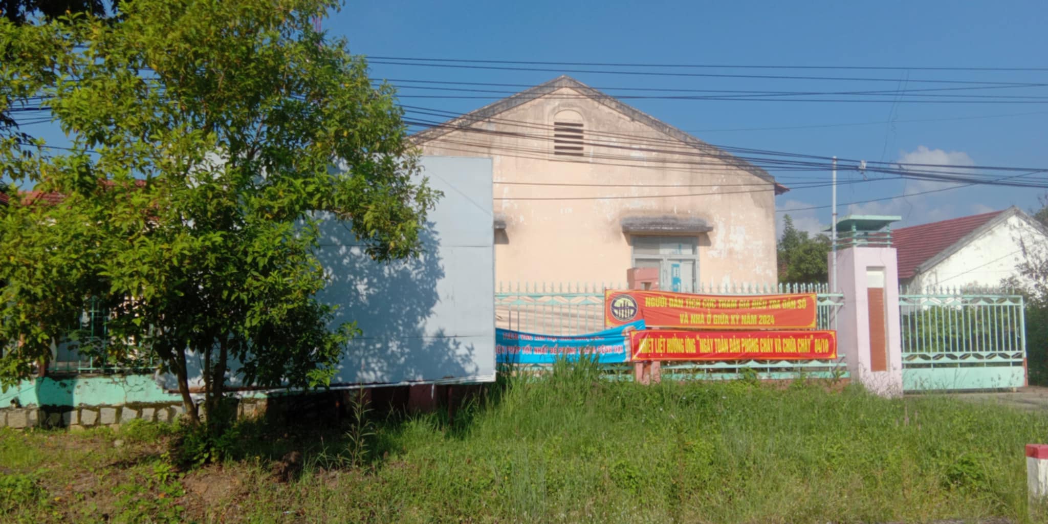 Pa nô tuyên truyền không còn nội dung