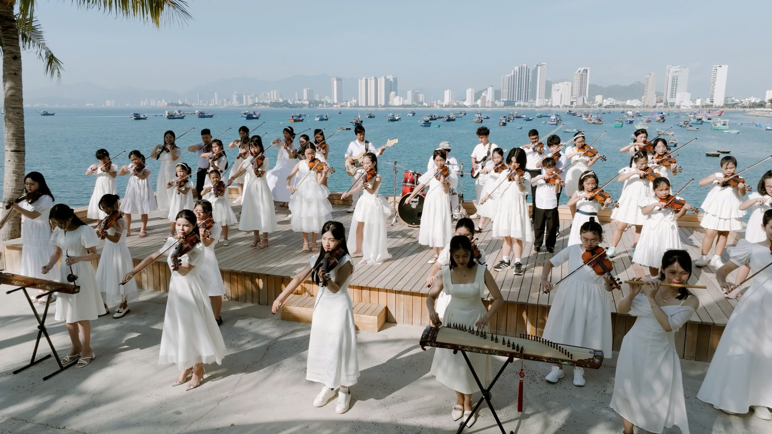 Gieo tình yêu quê hương bằng âm nhạc