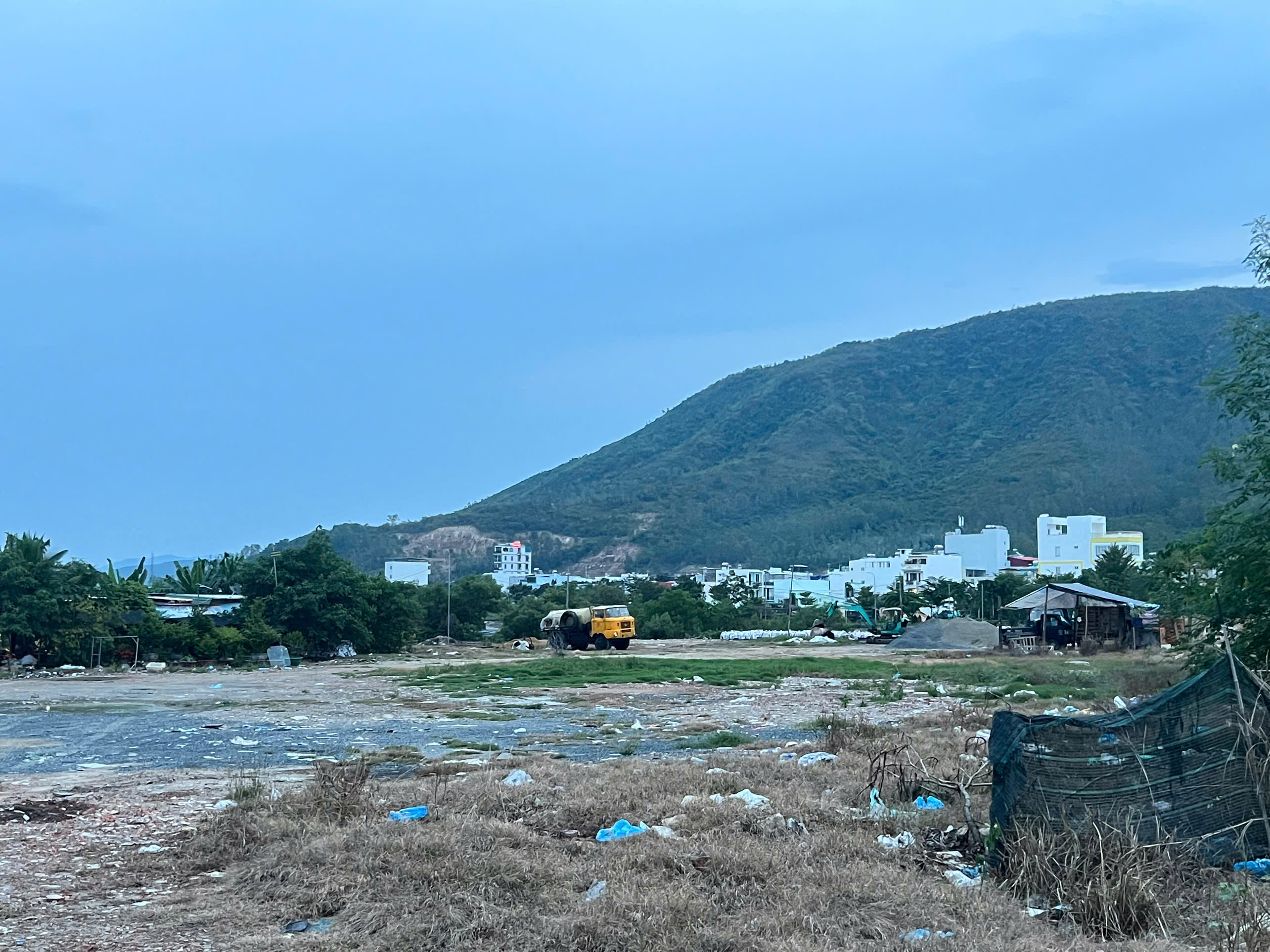 Xã Phước Đồng: Đã xử lý tình trạng đổ xà bần lấn sông và điểm giữ xe trái phép theo phản ánh của Báo Khánh Hòa