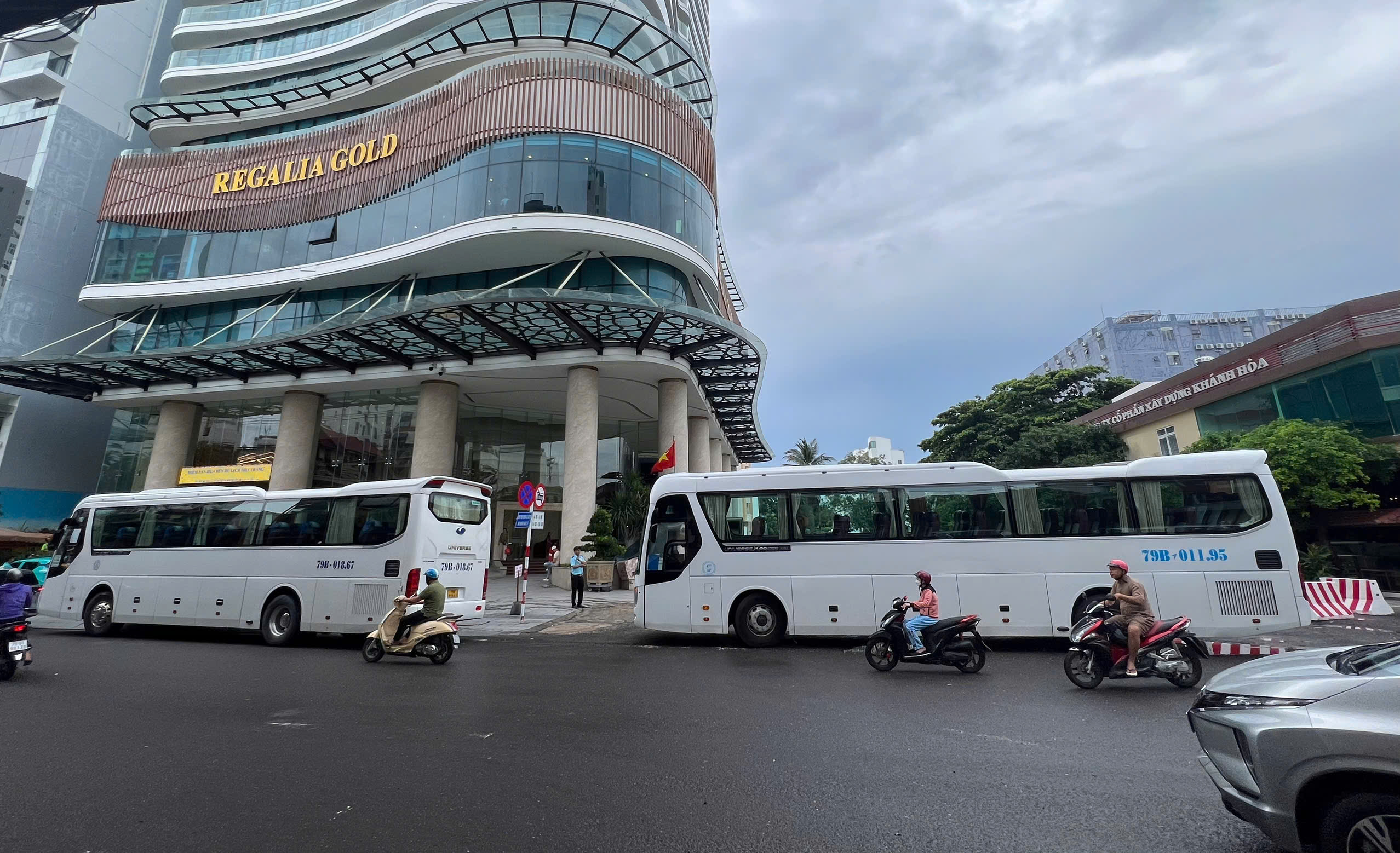 Ùn tắc giao thông tại nút giao Tô Hiến Thành - Nguyễn Thị Minh Khai (Nha Trang): Xử lý chưa triệt để