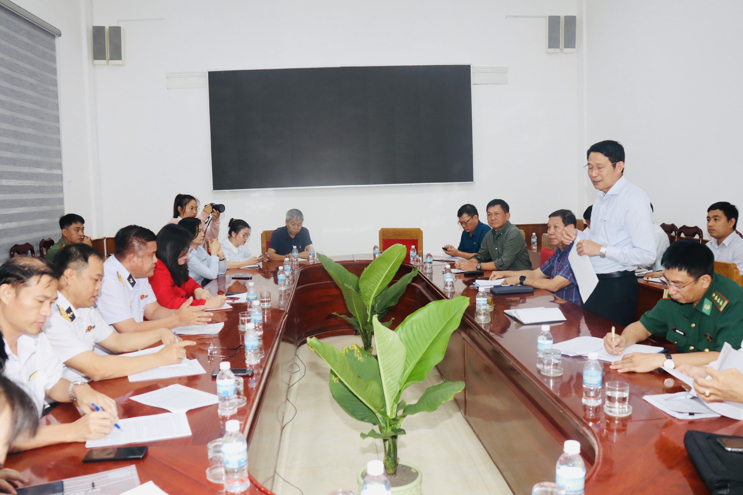  Tạo điều kiện thuận lợi để đón tàu biển đến Cảng quốc tế Cam Ranh