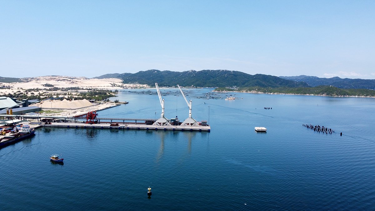 Xem xét đầu tư tuyến đường ven biển tại Khu Kinh tế Vân Phong