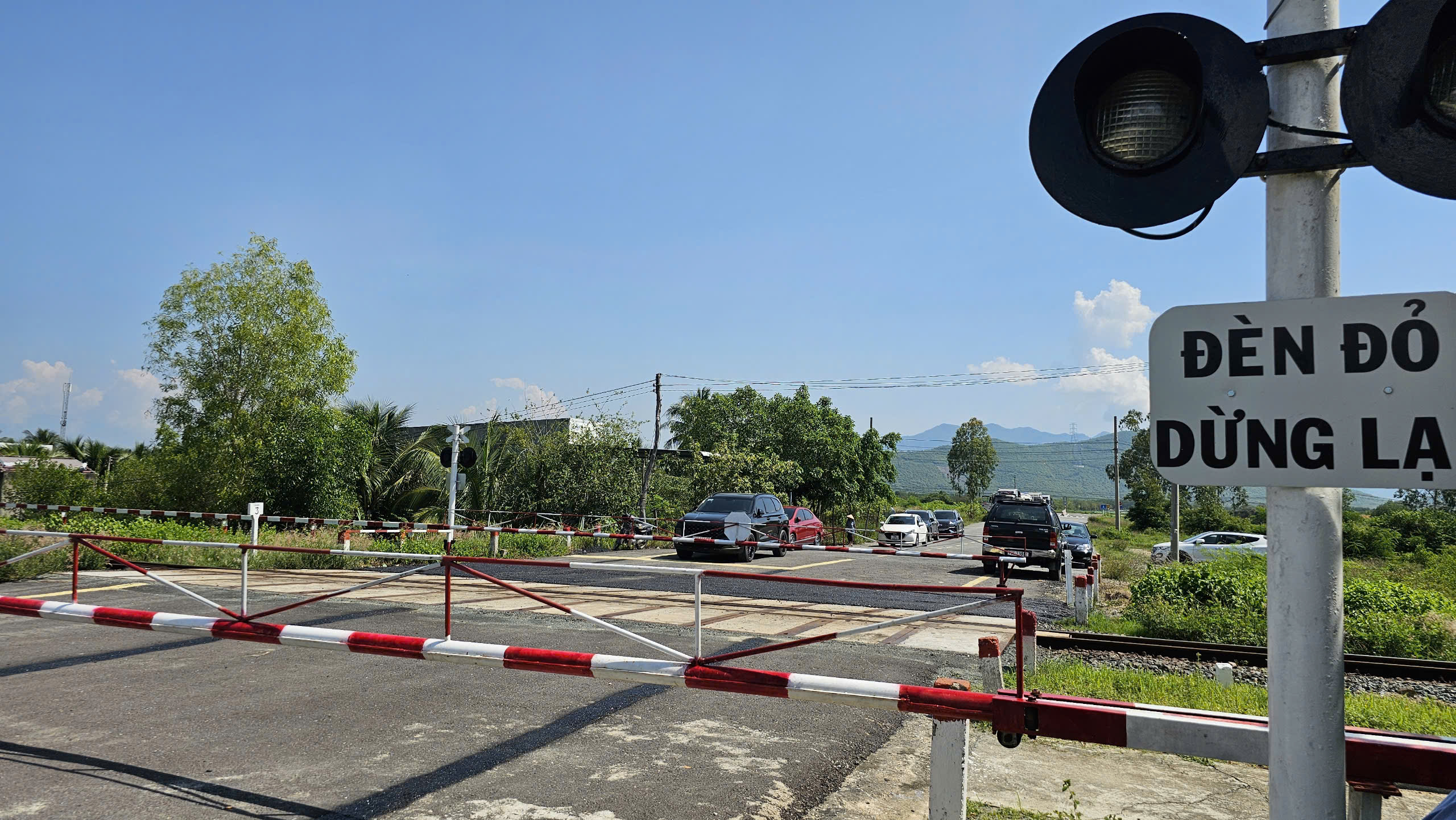 Cần sớm khai thác đường ngang vào mỏ đá Hòn Giốc Mơ