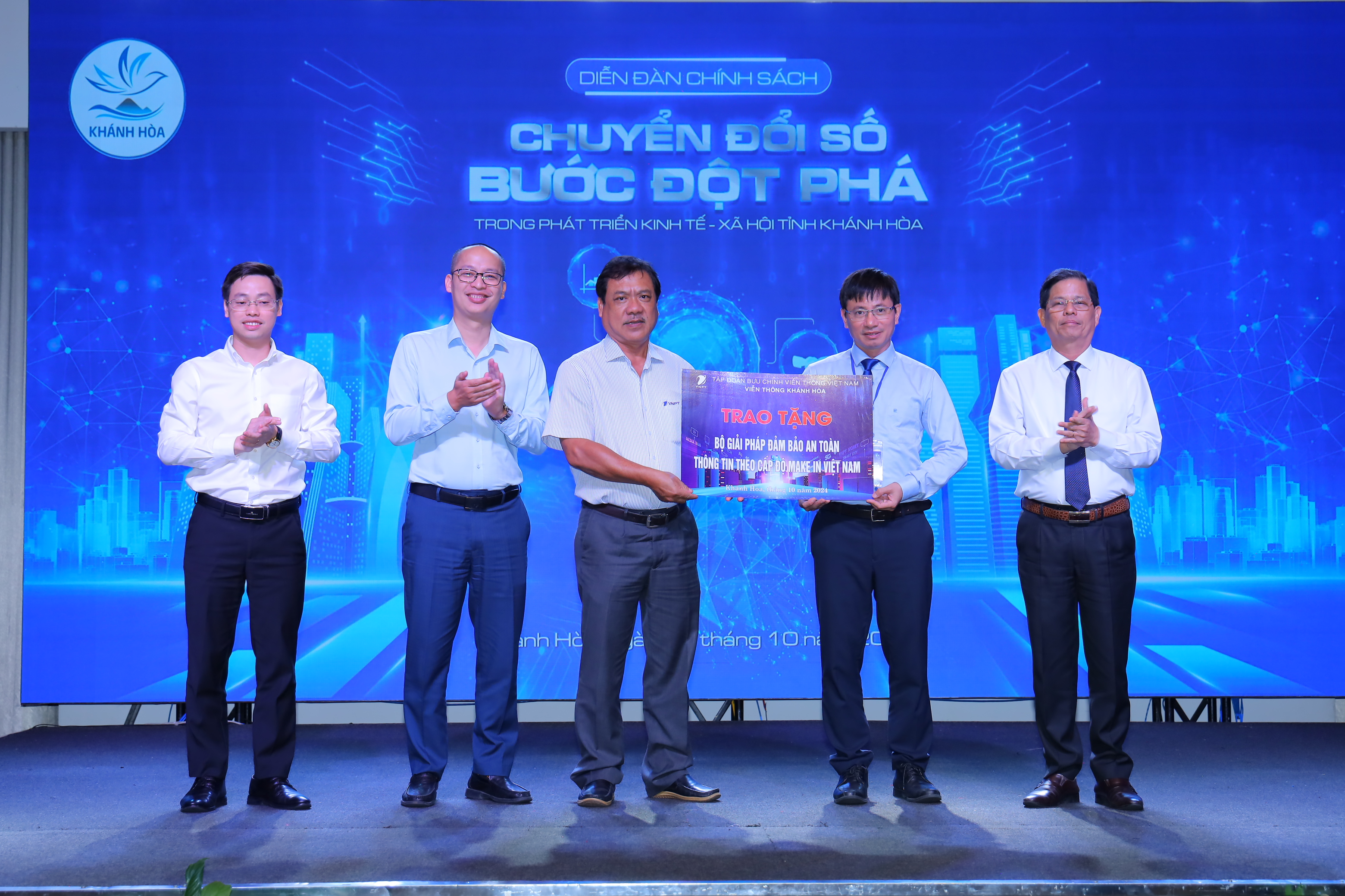 Chuyển đổi số để phát triển hiện đại, bền vững