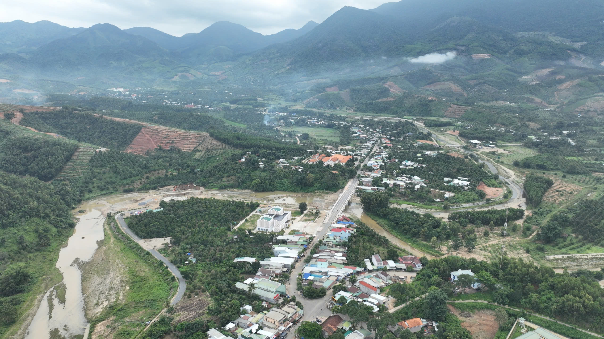 Khánh Sơn: Đáp ứng tiêu chí thoát khỏi huyện nghèo