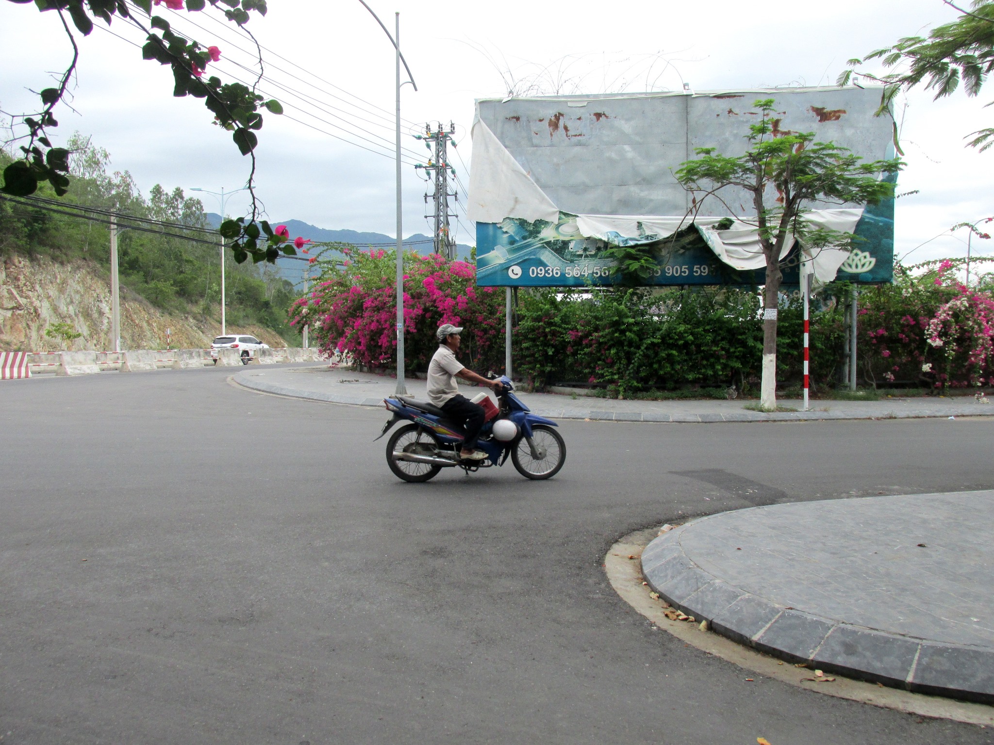 Nhếch nhác pa nô quảng cáo