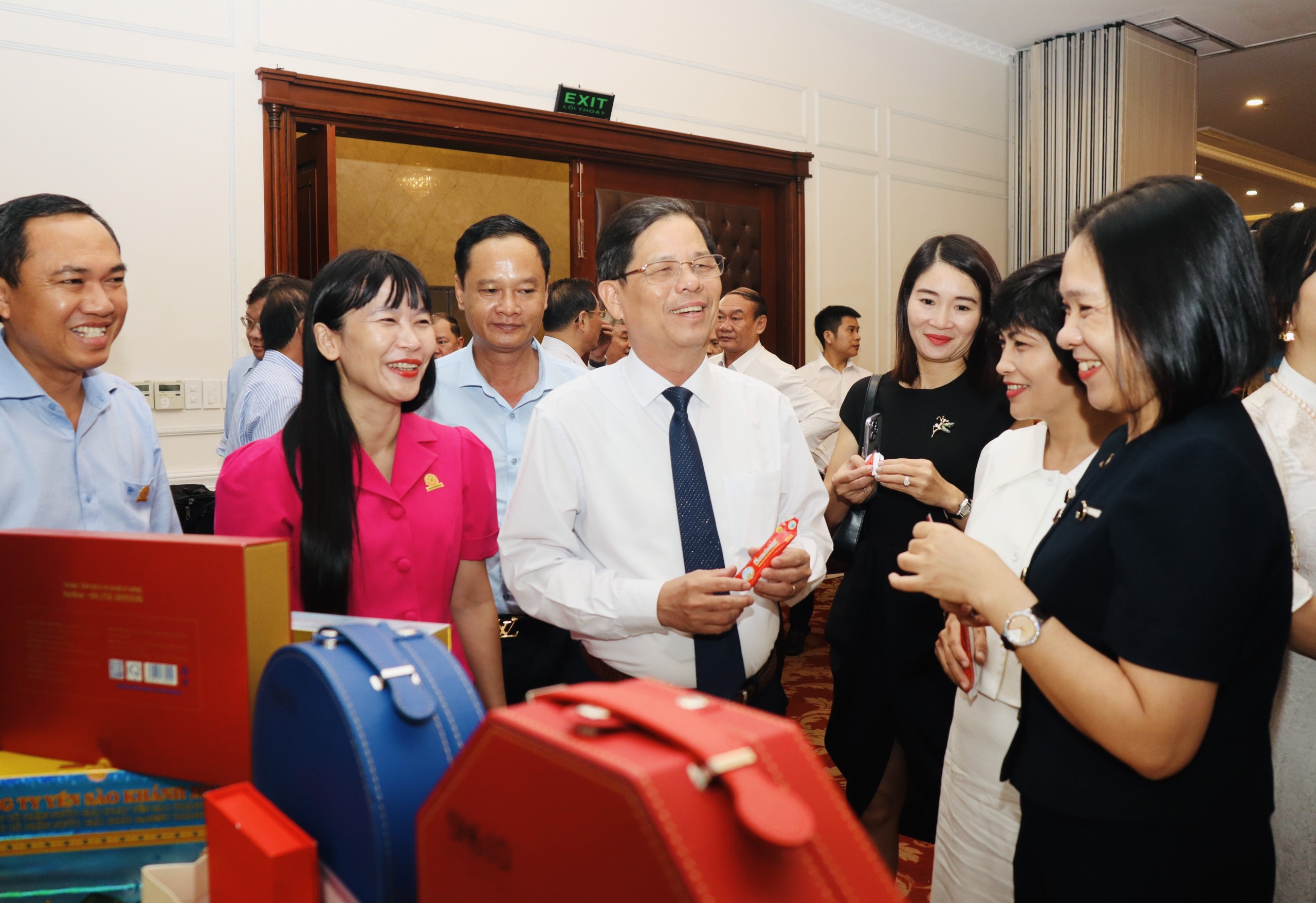 KỶ NIỆM 20 NĂM NGÀY DOANH NHÂN VIỆT NAM (13-10-2004 - 13-10-2024): Doanh nhân, doanh nghiệp - đồng hành vì sự phát triển