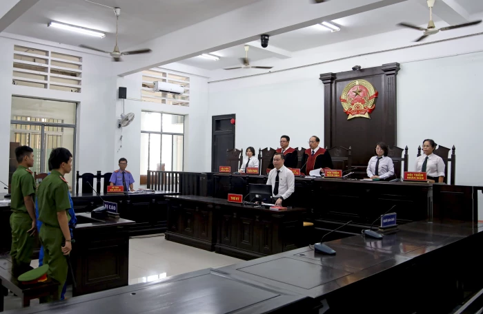 Lãnh 13 năm tù về tội lừa đảo chiếm đoạt tài sản