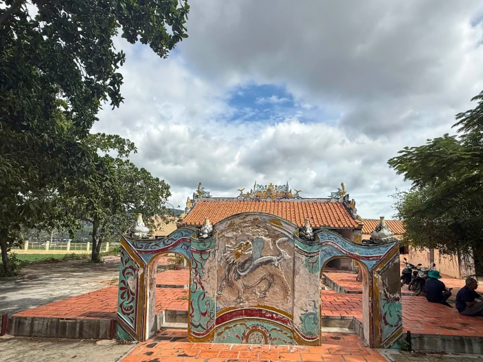 Di tích quốc gia đình Khánh Nhơn xuống cấp nghiêm trọng