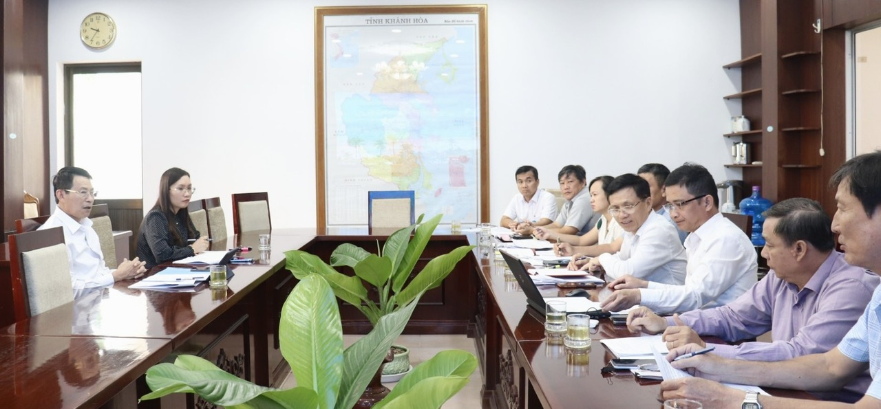 Thống nhất đề xuất xây dựng nghị quyết hỗ trợ mua bảo hiểm y tế cho đồng bào dân tộc thiểu số