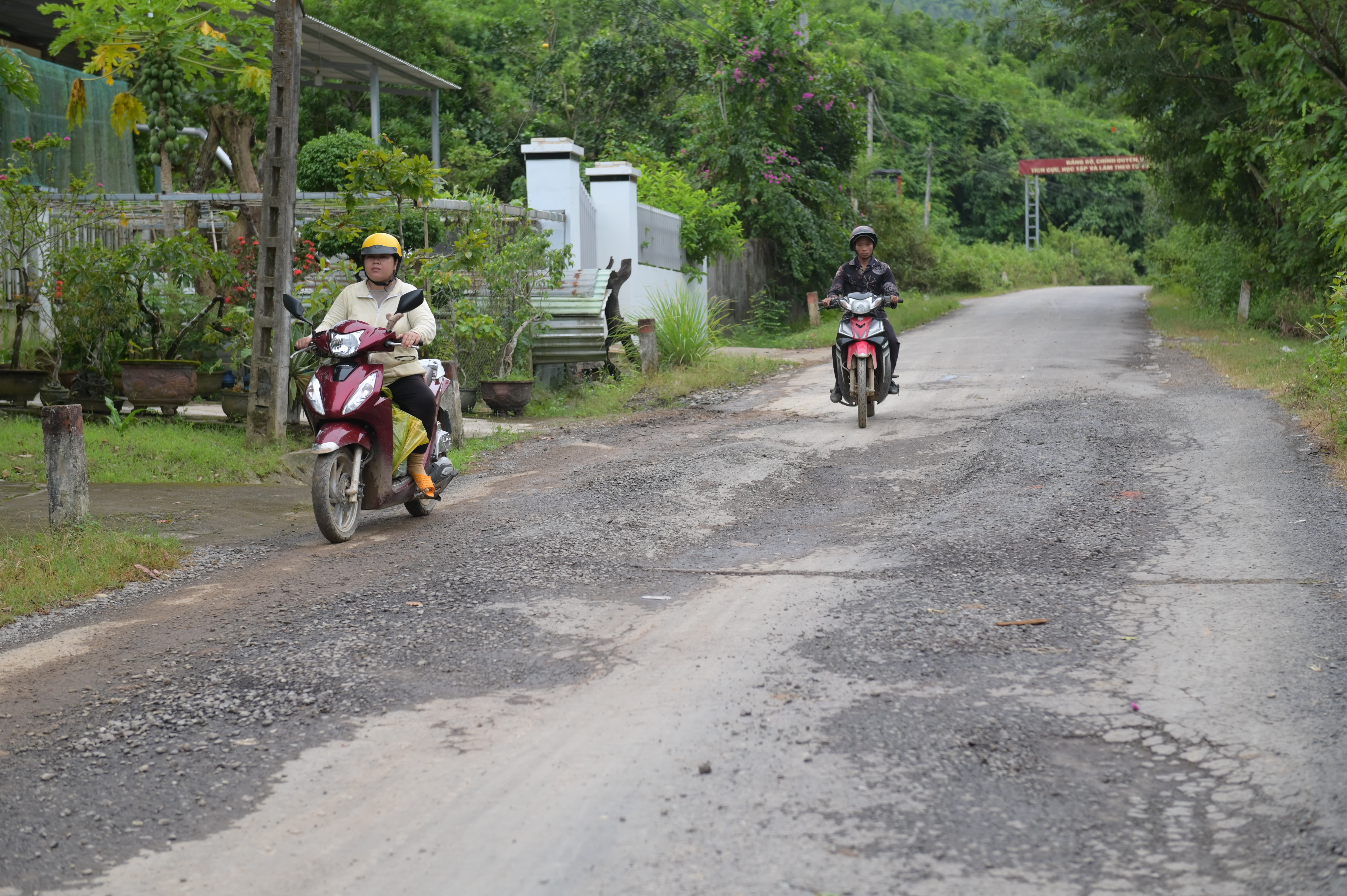 Đường từ thị trấn Khánh Vĩnh đi Khánh Thành: Sẽ đầu tư nâng cấp trong quý I/2024