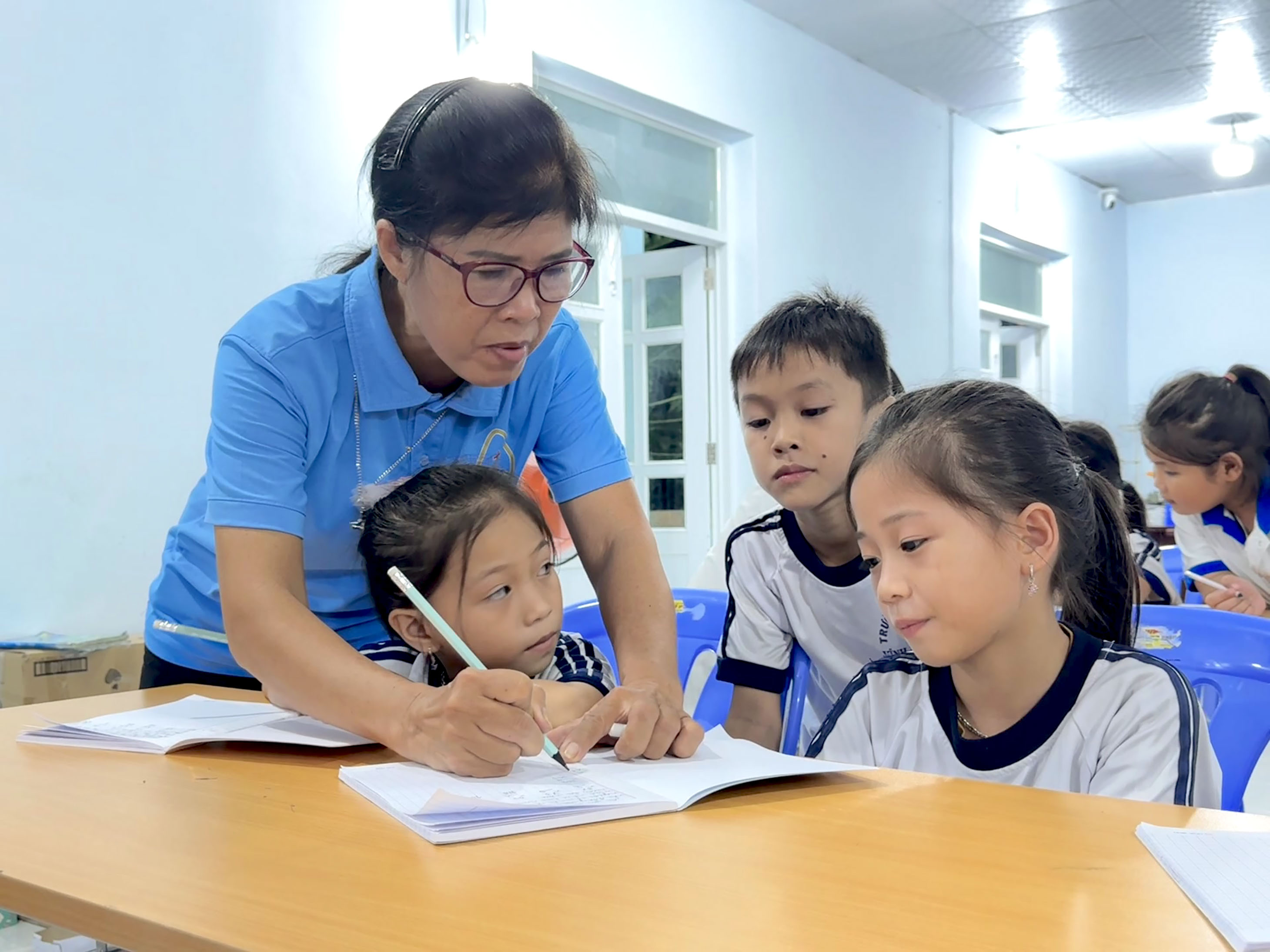 Như cánh chim không mỏi...