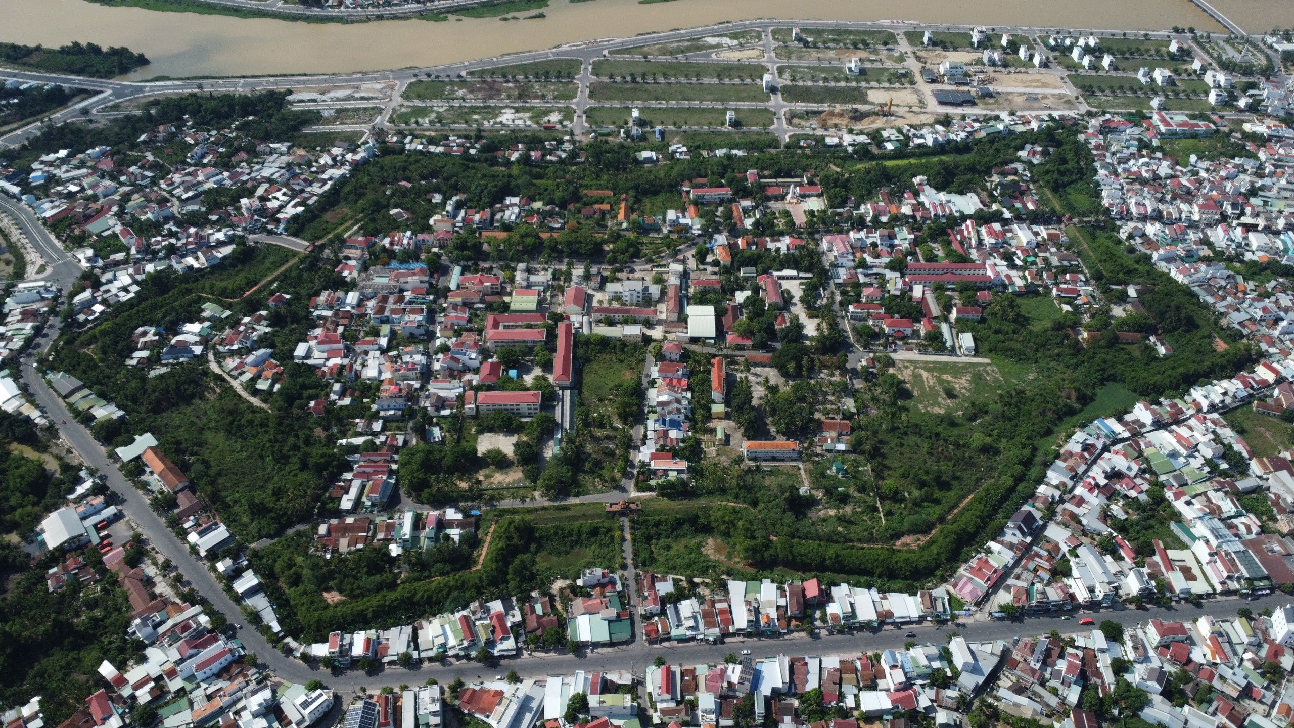 Dự án Tu bổ, tôn tạo di tích Thành cổ Diên Khánh: Hủy gói thầu thi công xây dựng và thiết bị