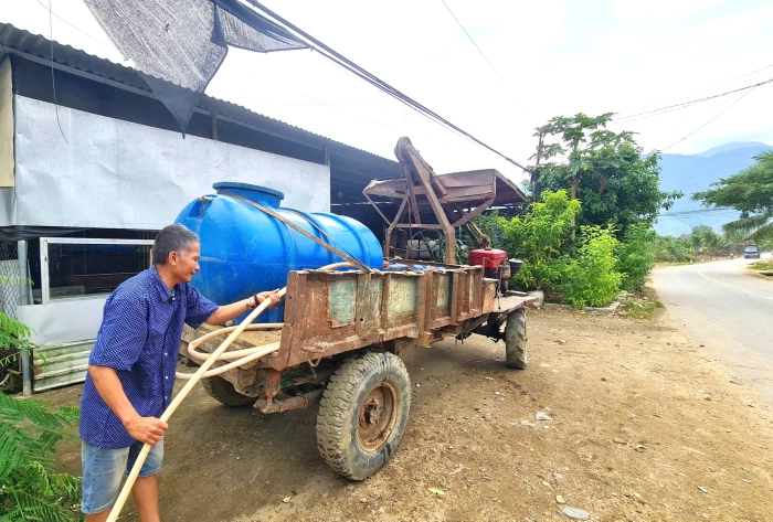 Chuyện ông “Hai nước” giúp dân sau lũ