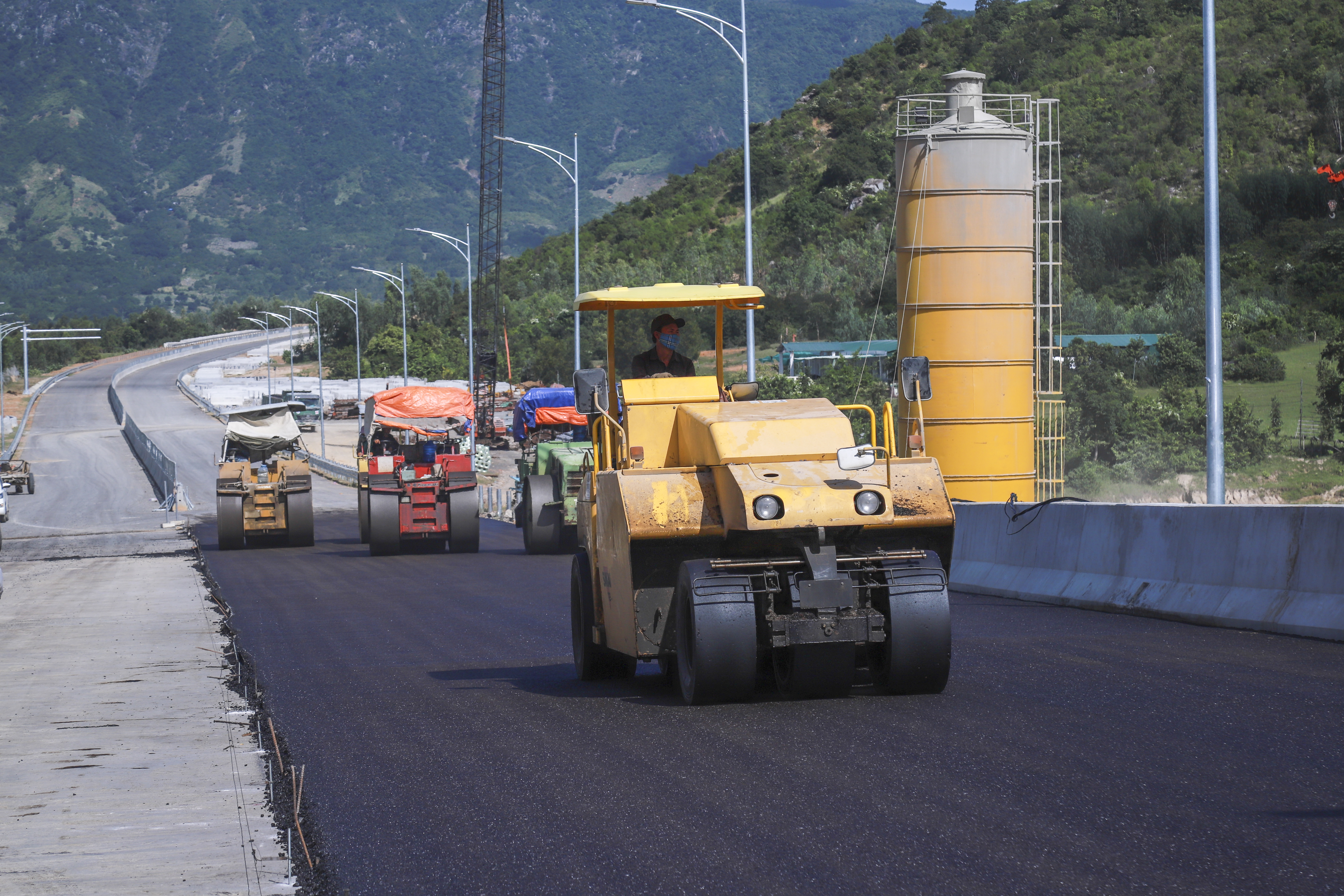 Công trình đường bộ cao tốc Cam Lâm - Vĩnh Hảo: Đẩy nhanh tiến độ thi công