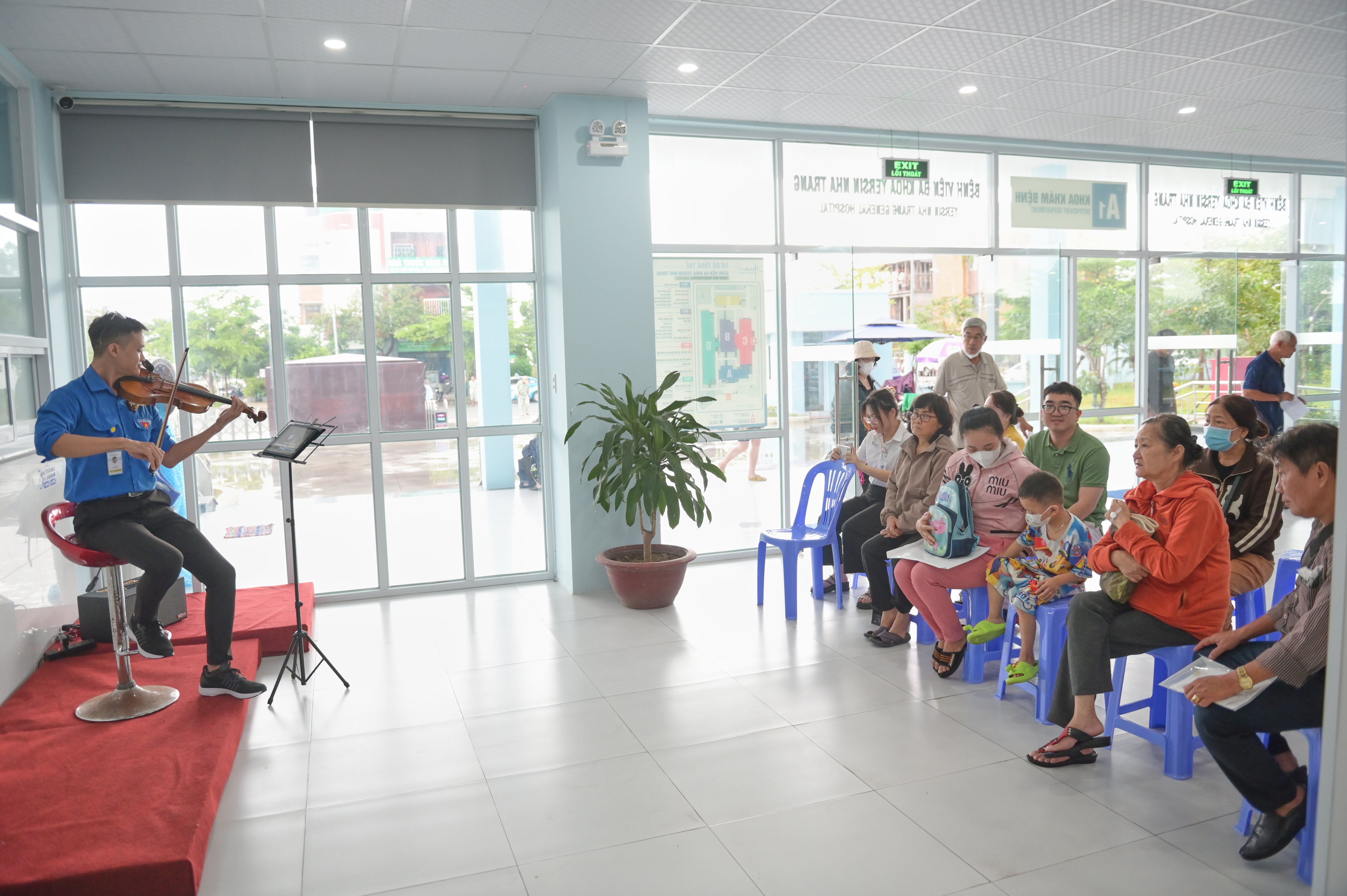 Mang âm nhạc vào bệnh viện