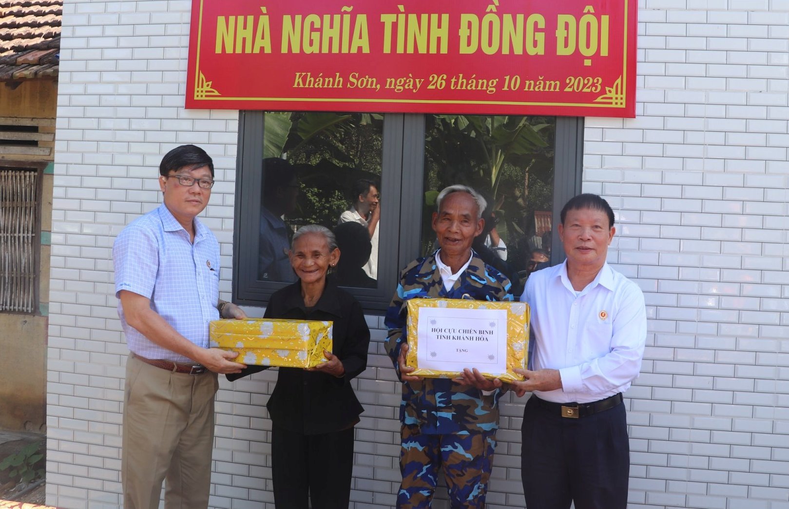 Những ngôi nhà ấm tình đồng đội