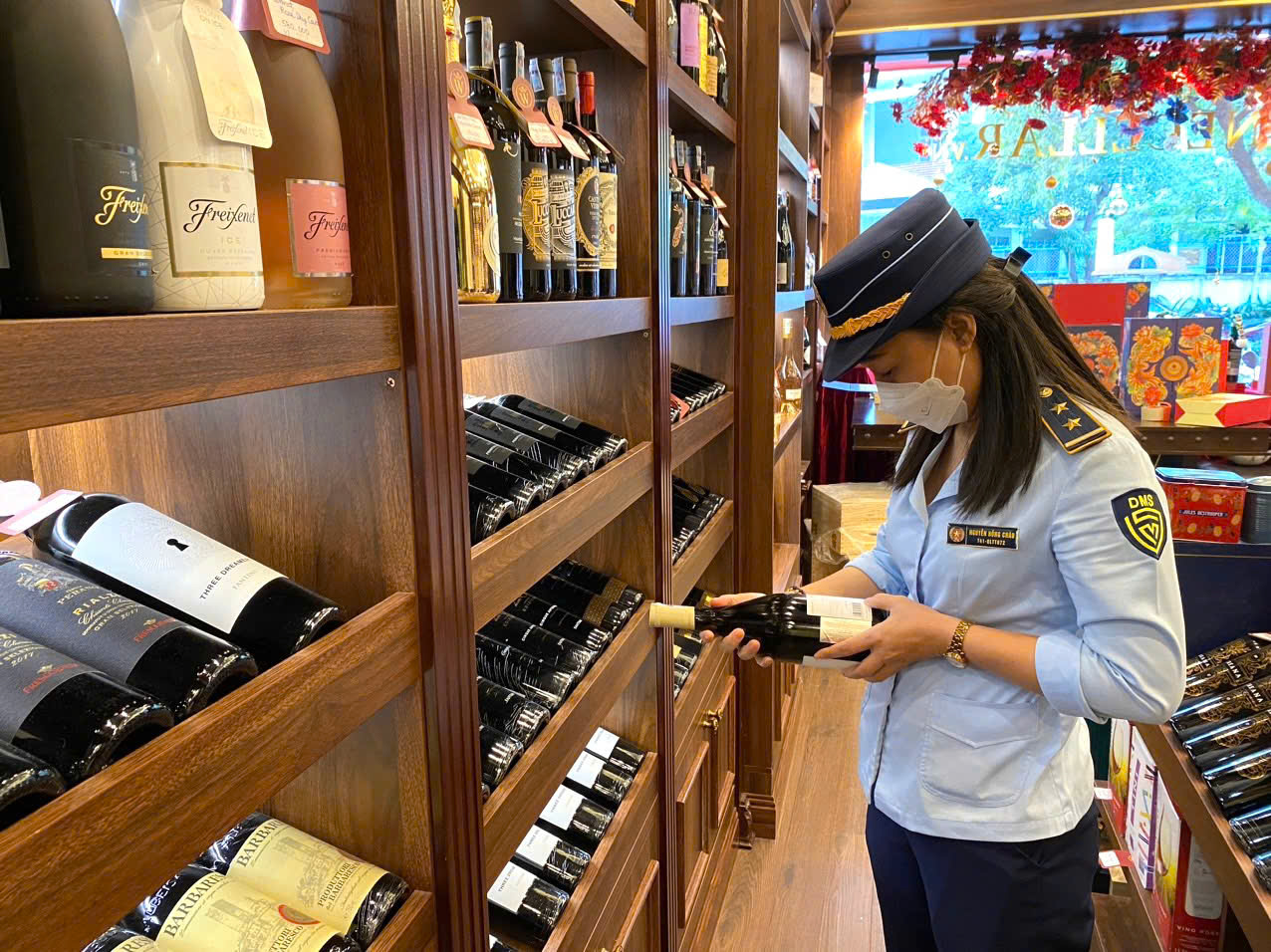 Quản lý chặt tem điện tử rượu và thuốc lá 