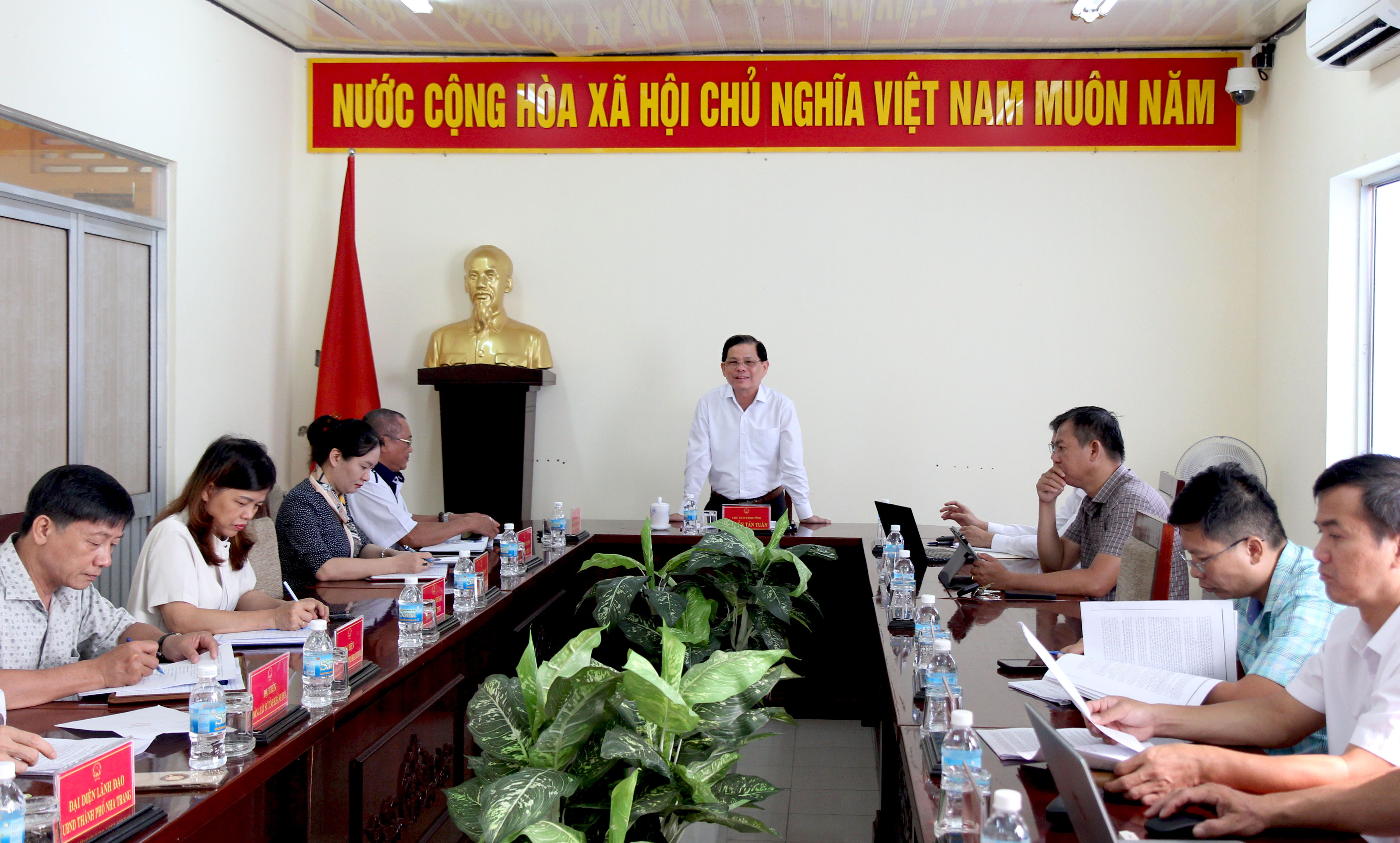 Thực hiện quyền con người trong tiếp công dân và phòng, chống tham nhũng