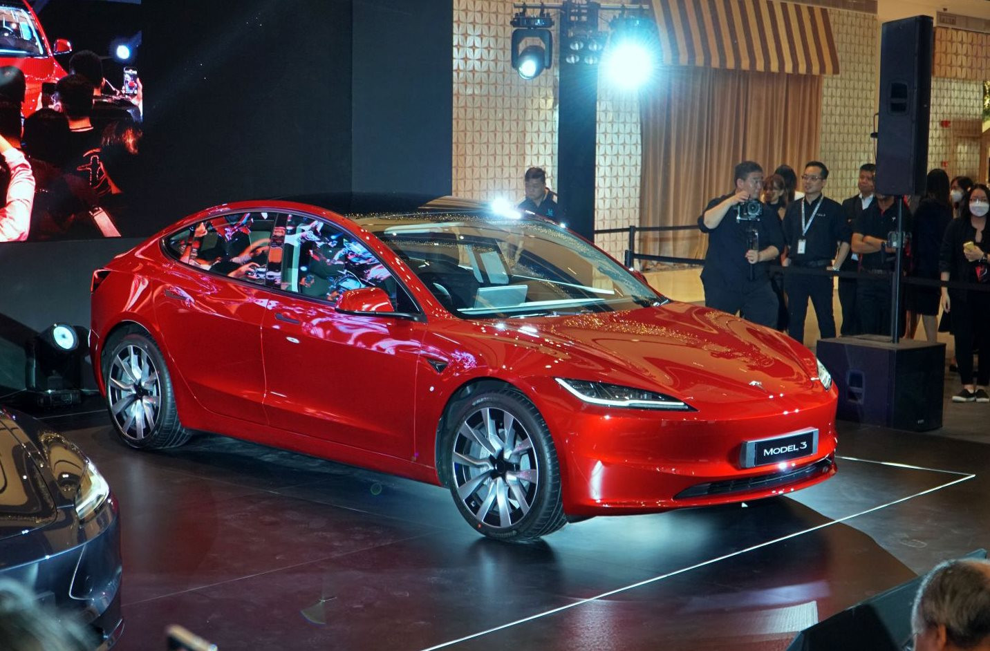 Tesla liên tục giảm giá trong năm 2023 trong nỗ lực chạy đua về chi phí sở hữu xe với các đối thủ Trung Quốc.