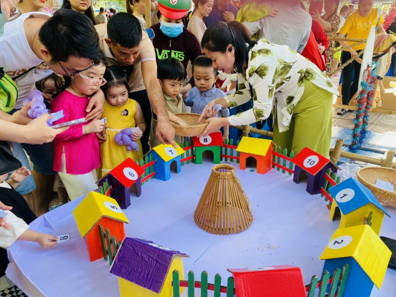 Trường Mầm non 3-2: Tổ chức lễ hội chào mừng xuân