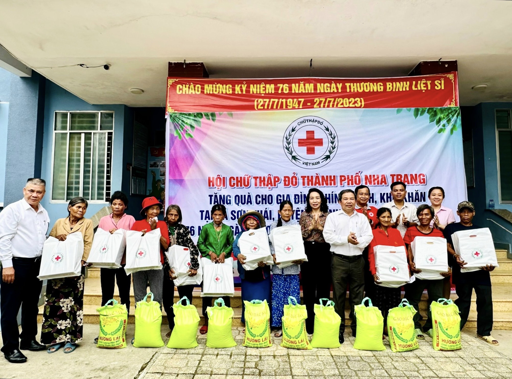 Chung tay hướng về cộng đồng