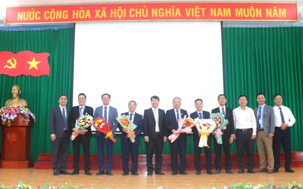 Trường Đại học Nha Trang trao quyết định bổ nhiệm 1 Giáo sư, 6 Phó Giáo sư