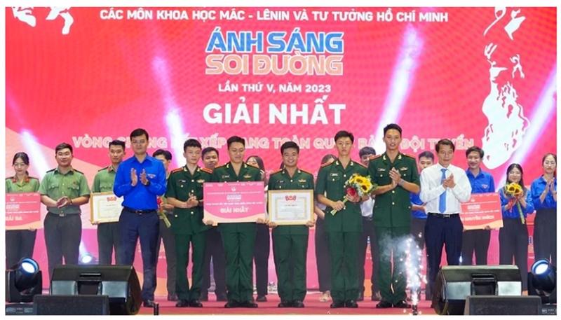  Đội tuyển Ban Thanh niên Quân đội giành giải Nhất tại Hội thi Olympic các môn khoa học Mác-Lênin và tư tưởng Hồ Chí Minh Ánh sáng soi đường lần thứ V, năm 2023. (Ảnh: Linh Phan)

