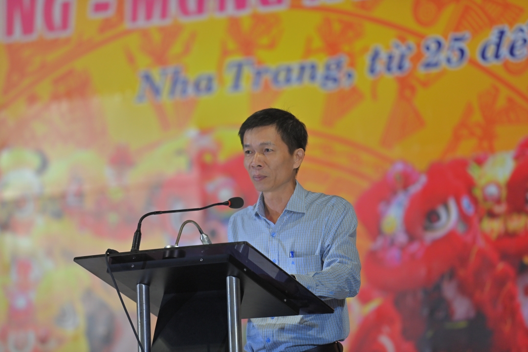 Nguyen Van Minh, Vice-Chairman of Nha Trang City Peoples Committee, giving the opening speech

