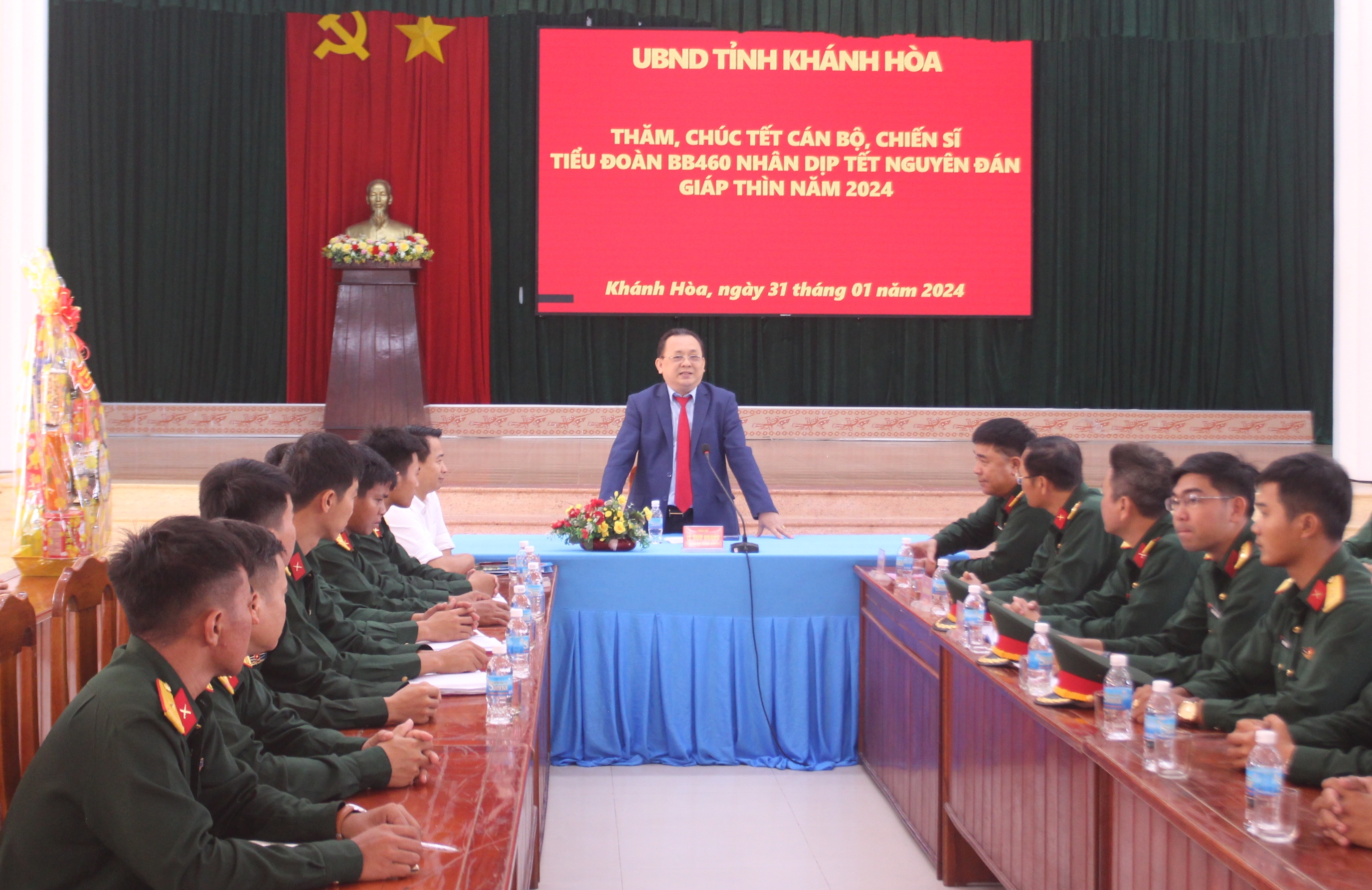 Phó Chủ tịch Thường trực UBND tỉnh Lê Hữu Hoàng thăm, chúc Tết các đơn vị trực chiến