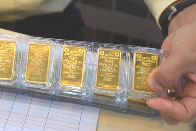 Giá vàng giảm vài trăm nghìn mỗi lượng