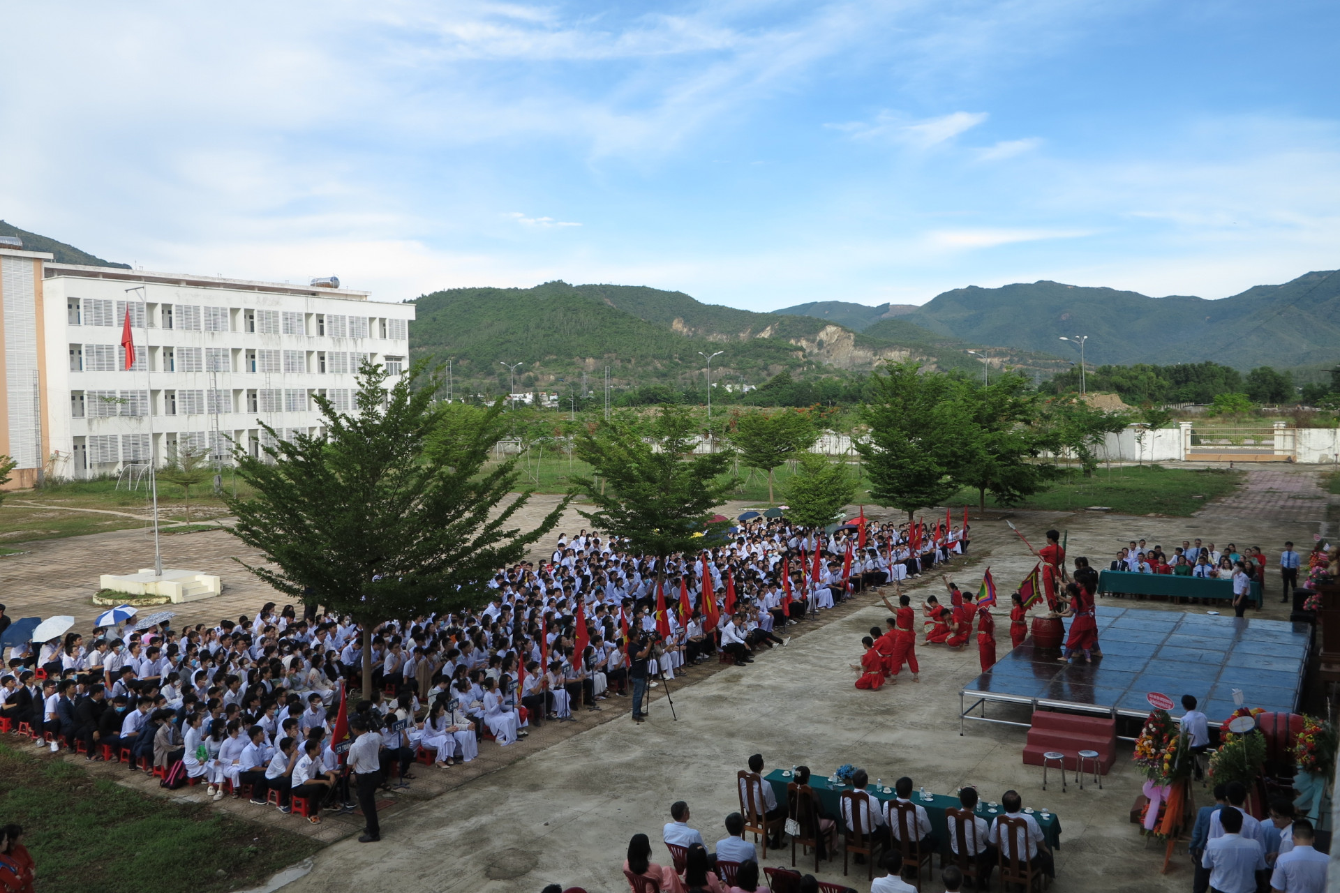 Trường THPT Chuyên Lê Quý Đôn. 