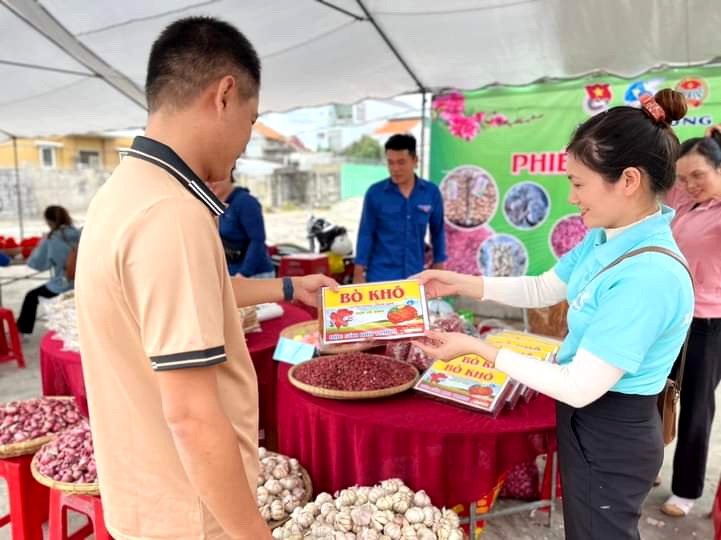 30 gian hàng tham gia Phiên chợ Xuân Giáp Thìn 2024 ở Vạn Ninh